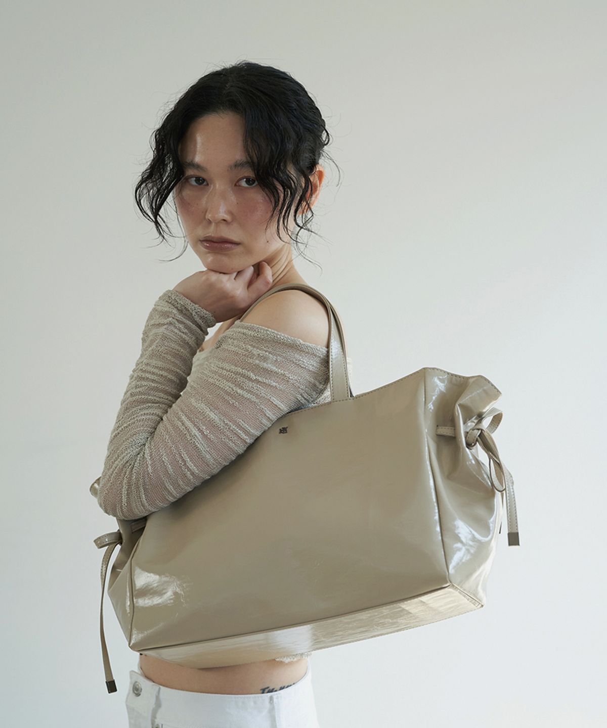 콰니(KWANI) Side Bow Hornet Beige