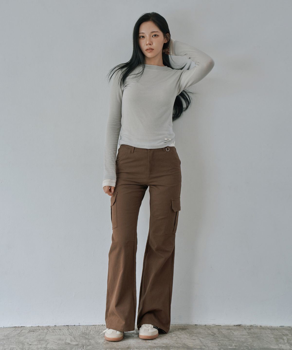 와르 포 우먼(WAARFORWOMAN) W1154 D링 카고 부츠컷 팬츠_브라운