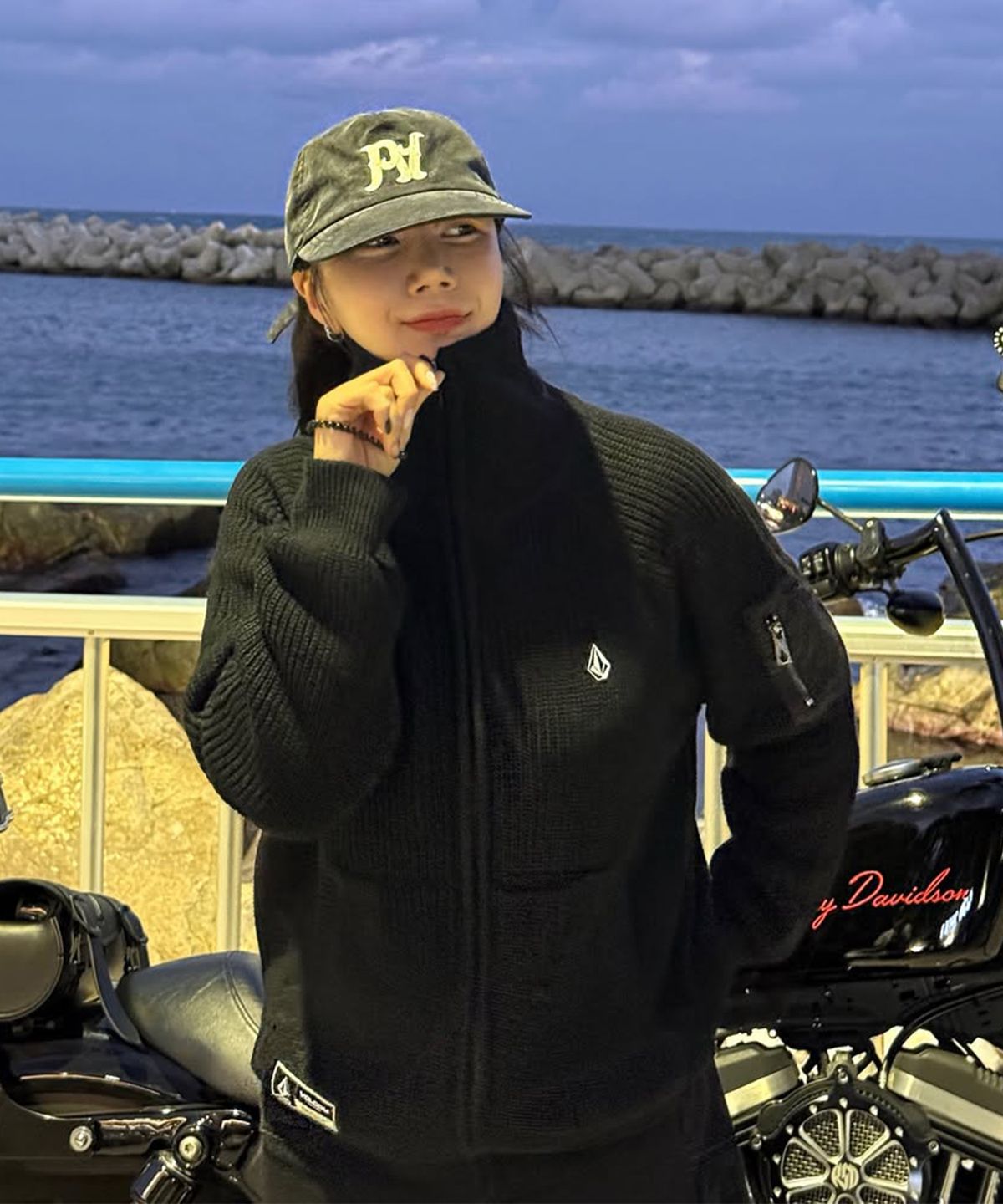 볼컴(VOLCOM) 브릭 라운지 니트 집업(블랙)