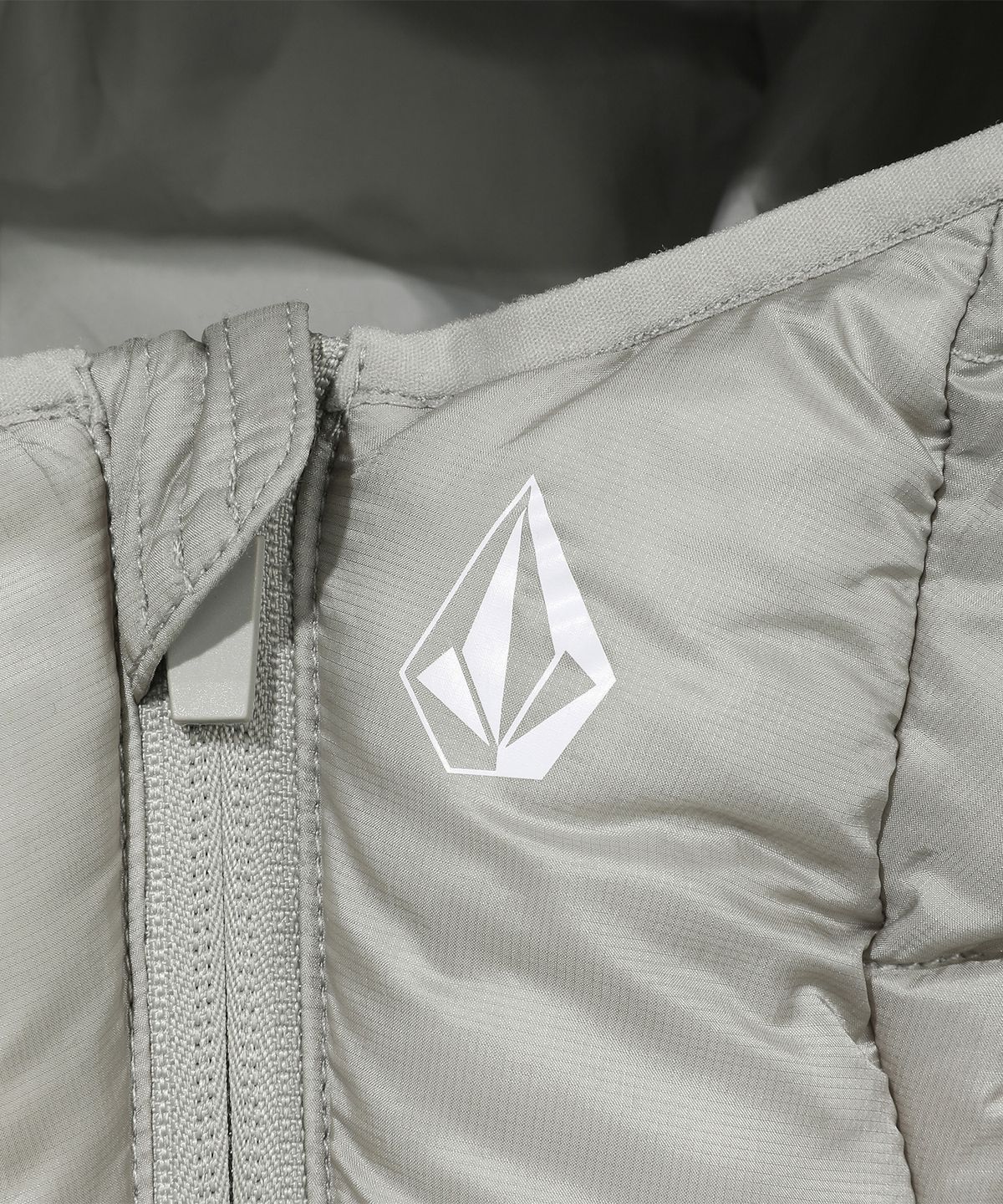 볼컴(VOLCOM) 미스트 트래킹 패딩 자켓(라이트 그레이)