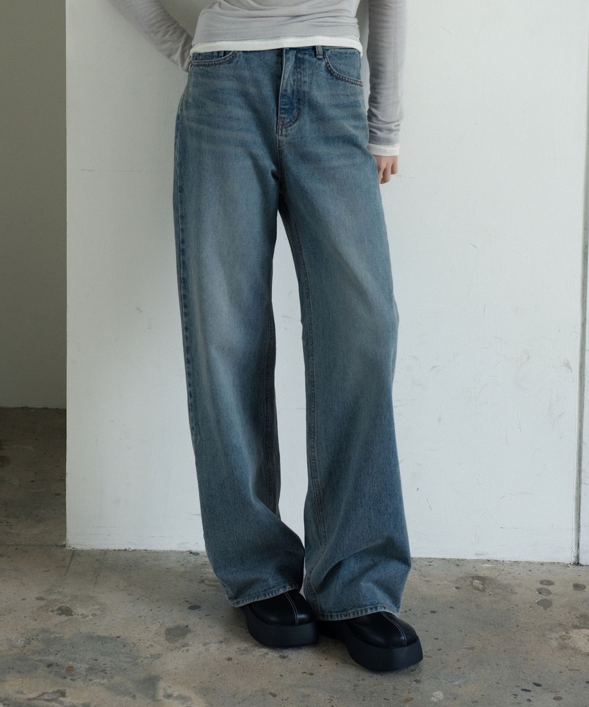 와르 포 우먼(WAARFORWOMAN) W1157 일자 와이드 팬츠_라이트블루