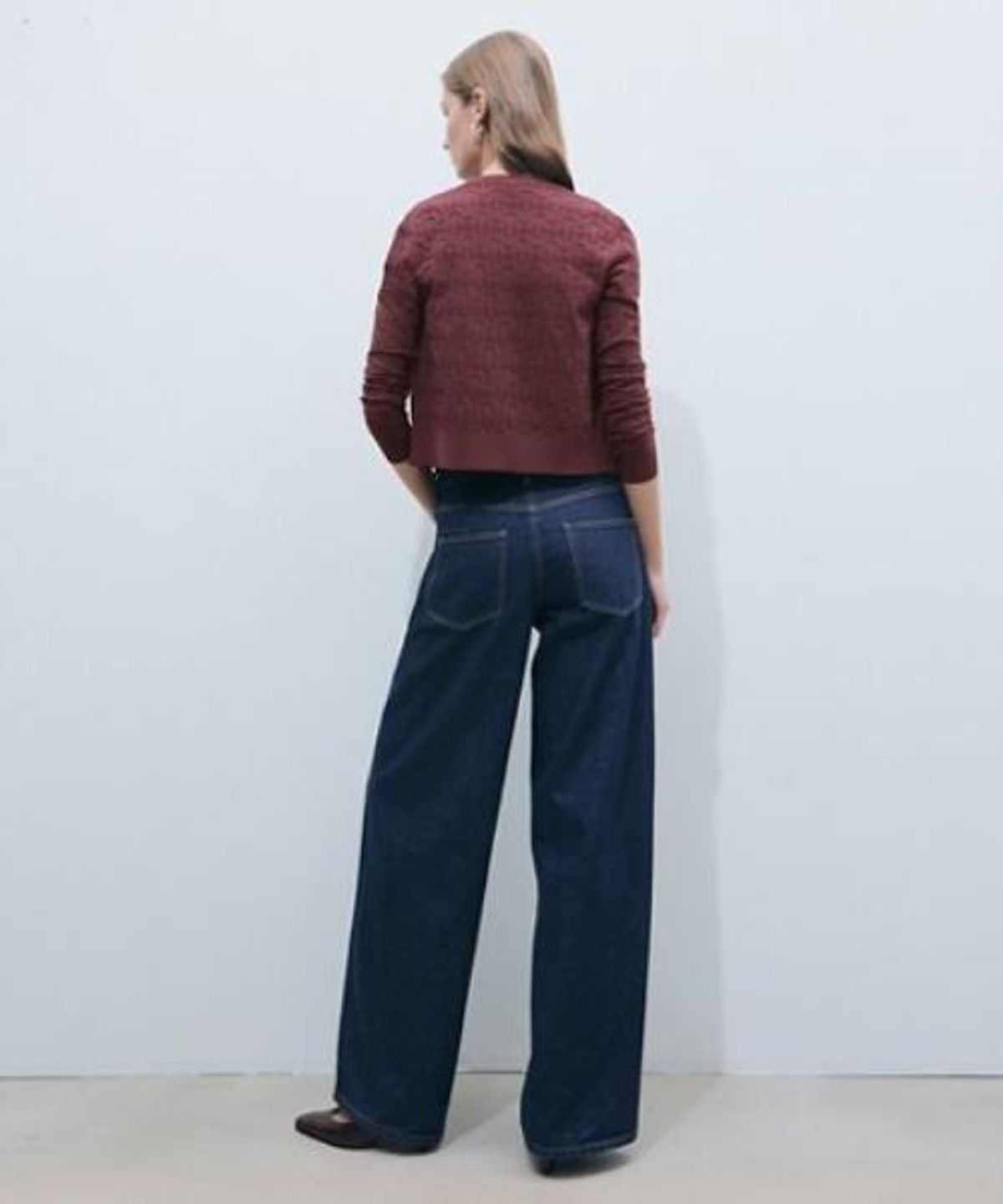 토리버치(TORYBURCH) 티 모노그램 자카드 카디건 - 마호가니
