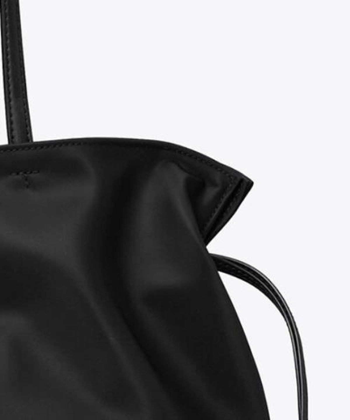 토리버치(TORYBURCH) 엘라 나일론 드로스트링 미디엄 토트 - 블랙