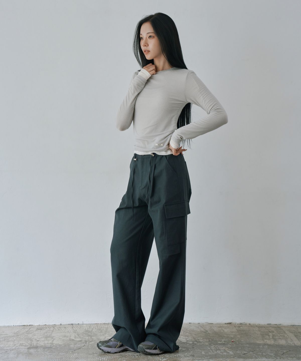 와르 포 우먼(WAARFORWOMAN) W1162 밴딩 카고 와이드 팬츠_네이비