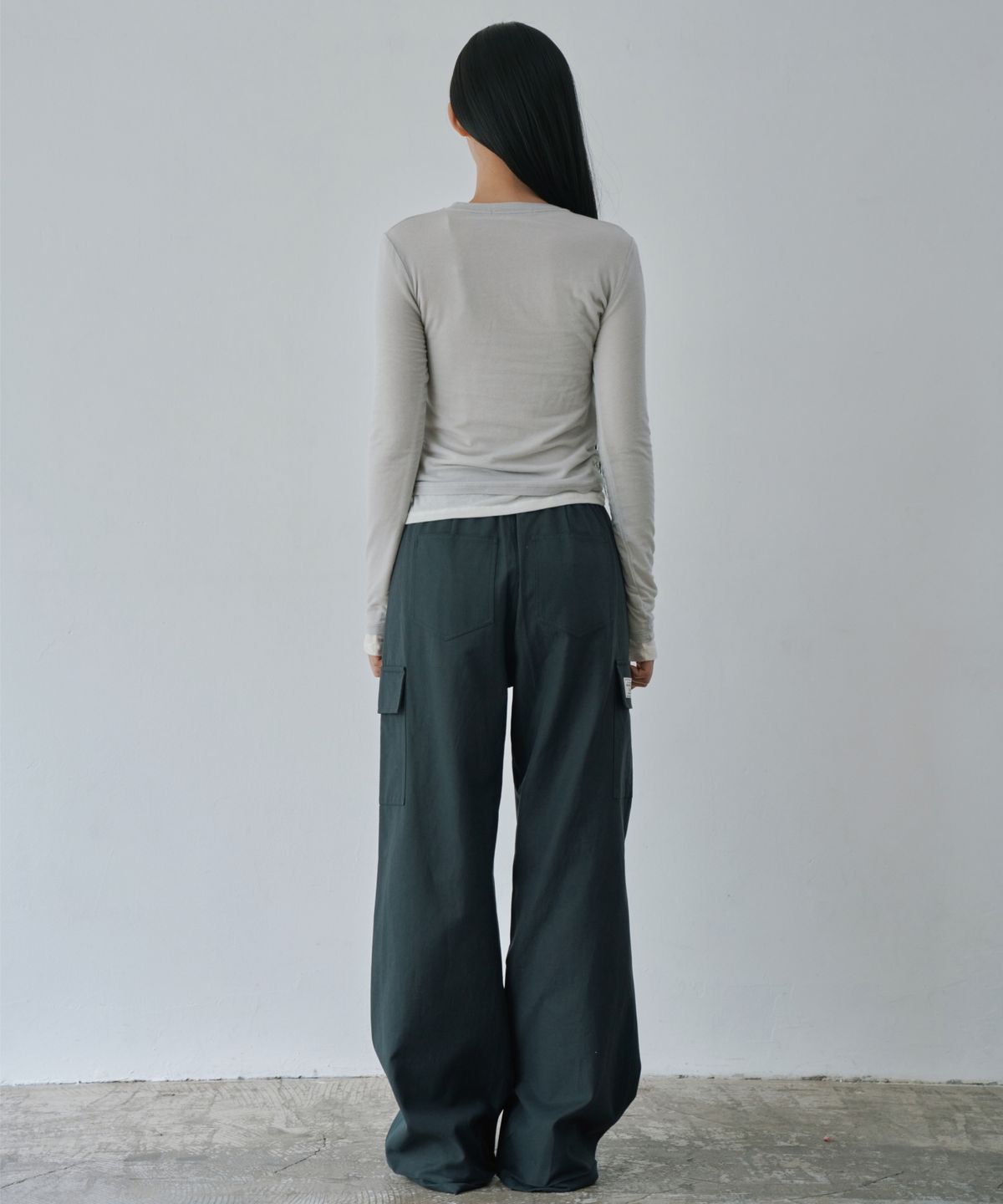 와르 포 우먼(WAARFORWOMAN) W1162 밴딩 카고 와이드 팬츠_네이비