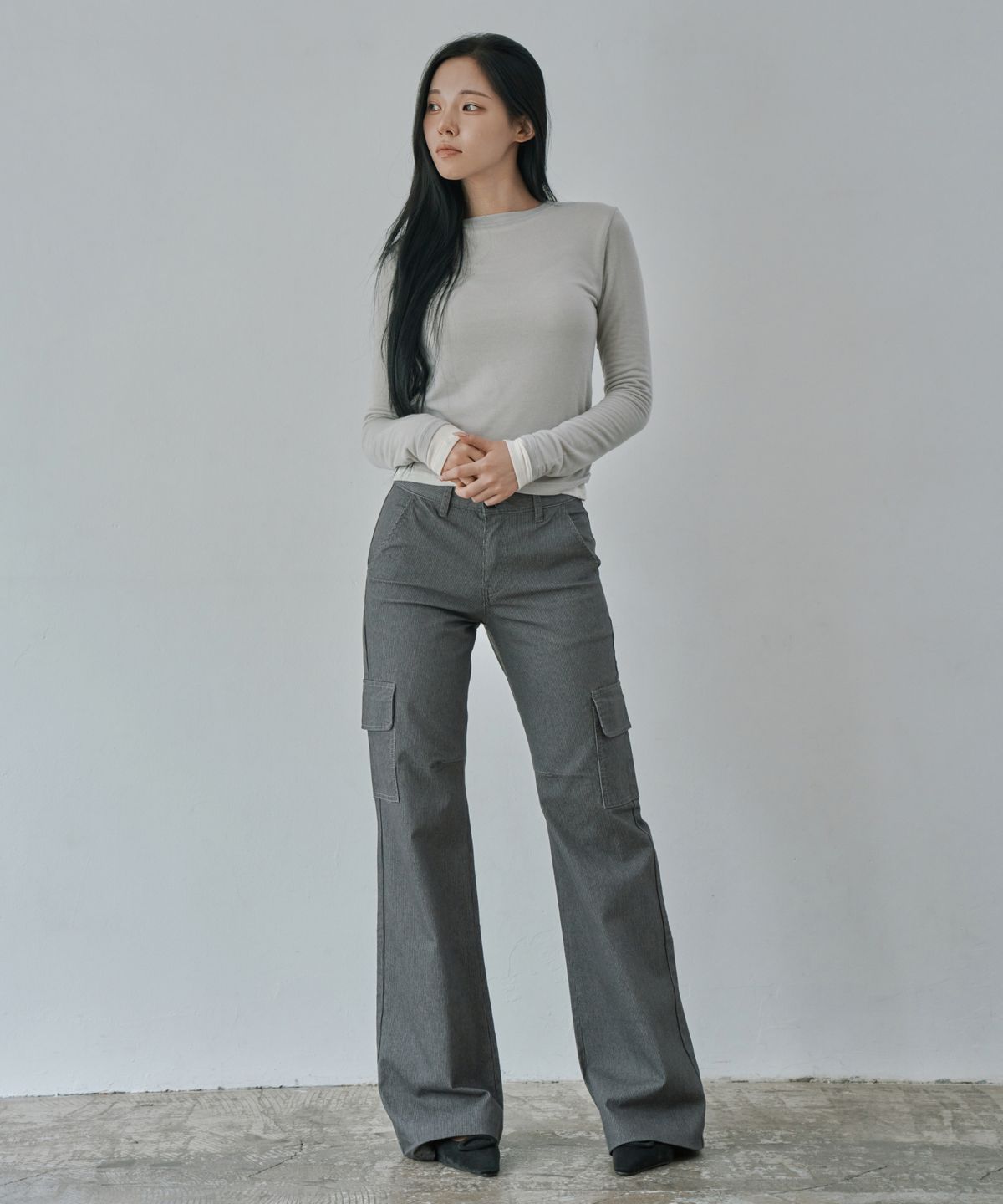 와르 포 우먼(WAARFORWOMAN) W1163 스트라이프 부츠컷 팬츠_그레이