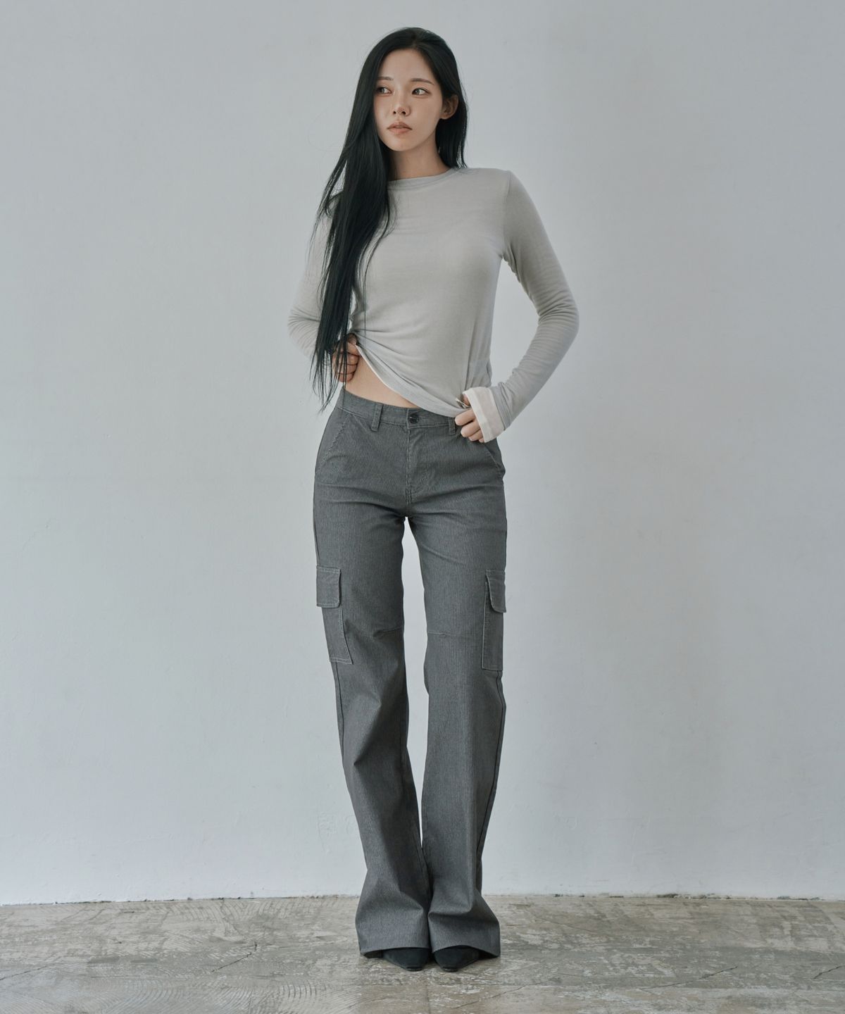 와르 포 우먼(WAARFORWOMAN) W1163 스트라이프 부츠컷 팬츠_그레이