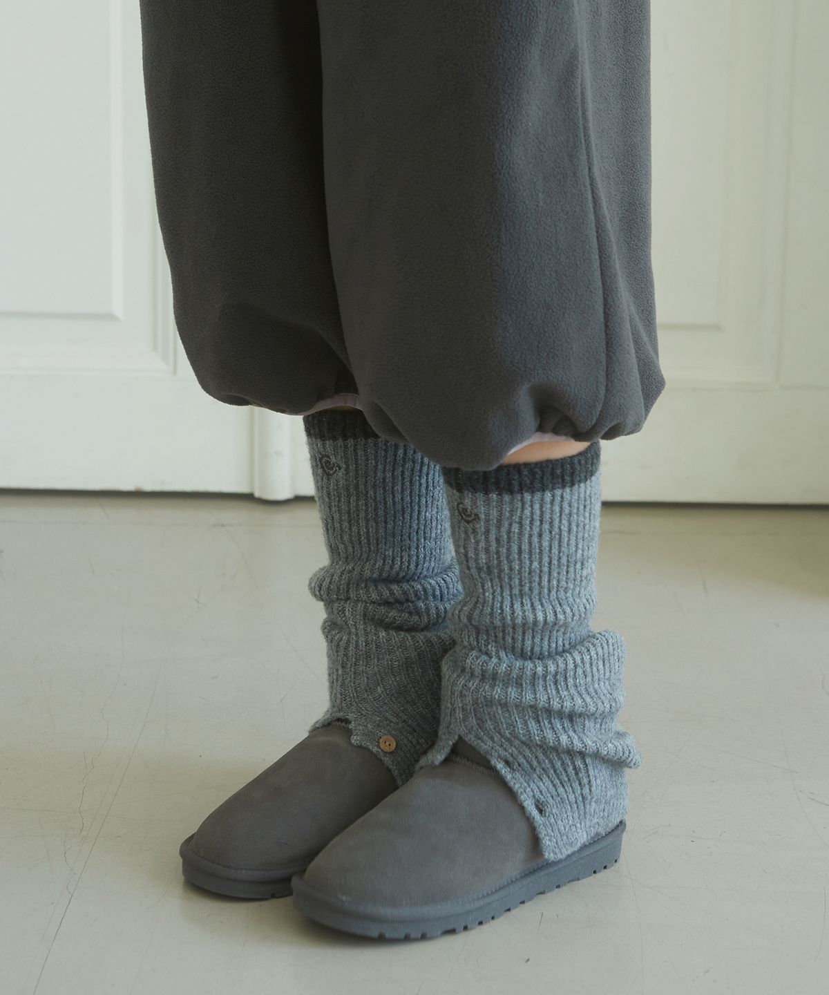데프가먼츠(DEFGARMENTS) KNIT LEG WARMERS [2COLOR]