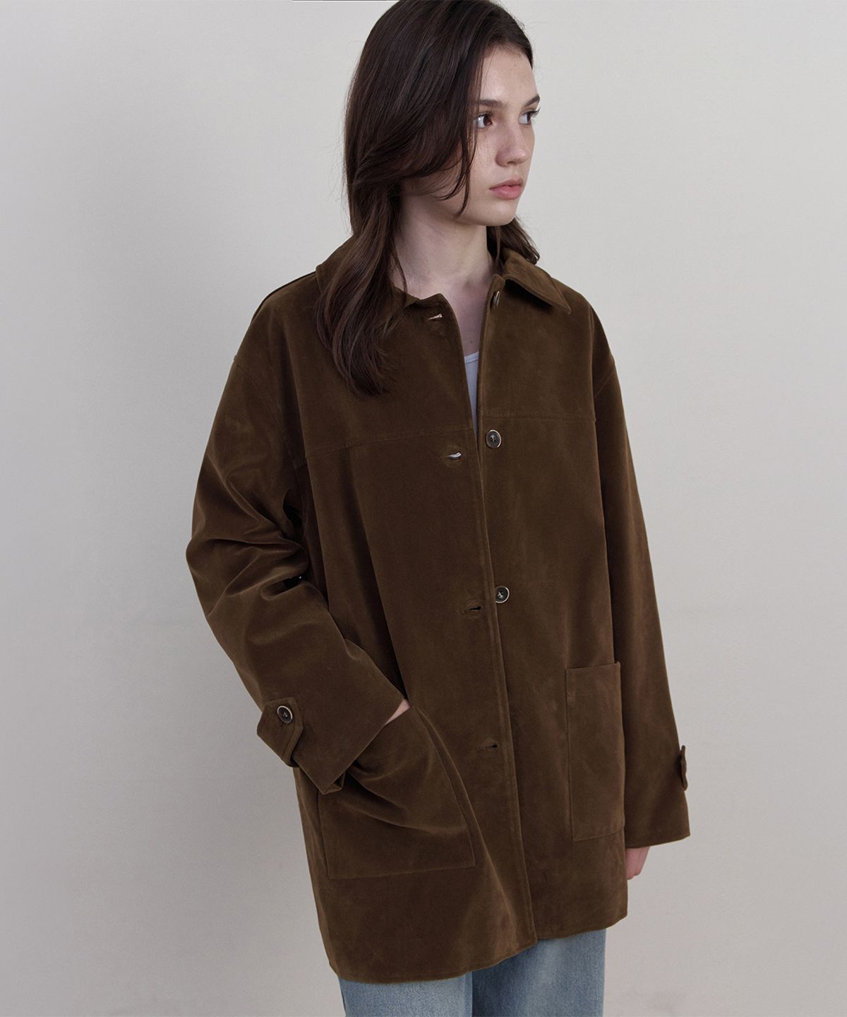 웬즈데이오아시스 포 우먼(WEDNESDAYOASISFORWOMEN) [Atelier Edition] 비건 스웨이드 싱글 하프 자켓_KHAKI BEIGE(WCB6OT07)