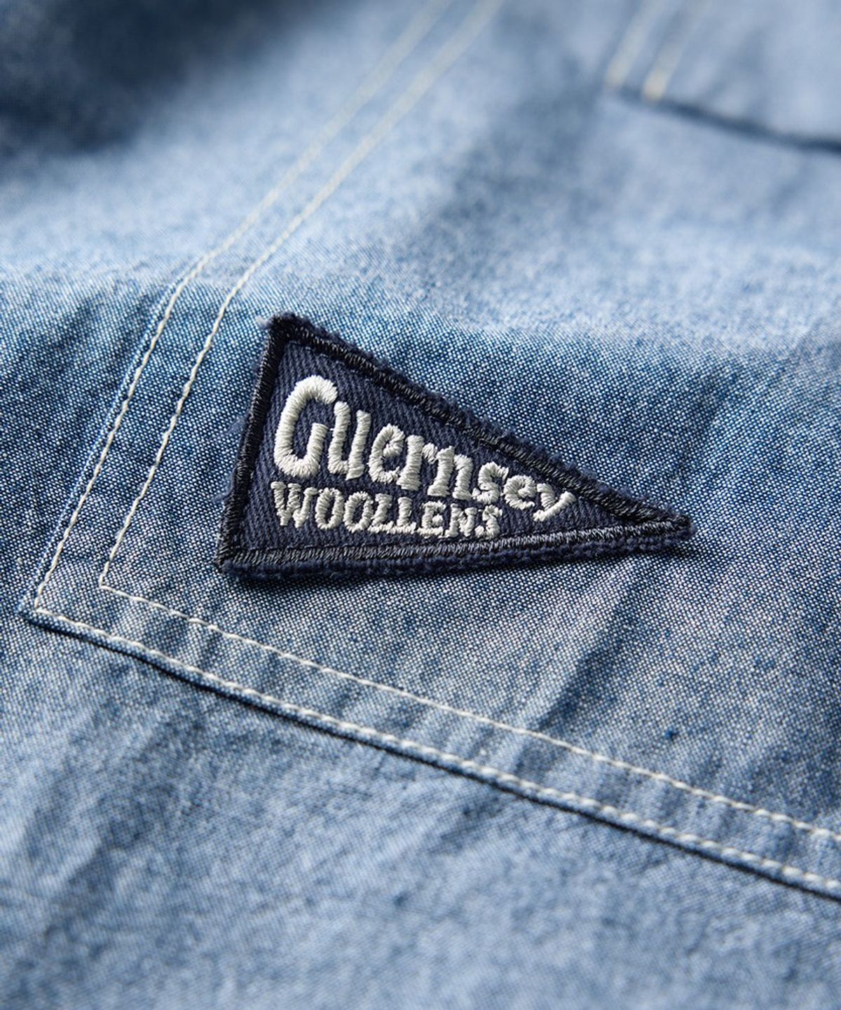 건지 울른스(Guernsey Woollens) 샴브레이 워크 셔츠 5.5oz - 제트 블루