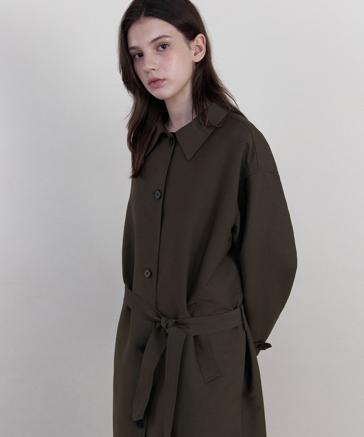 웬즈데이오아시스 포 우먼(WEDNESDAYOASISFORWOMEN) [Atelier Edition] 뮤즈 롱 트렌치 코트_KHAKI(WB6OT13)