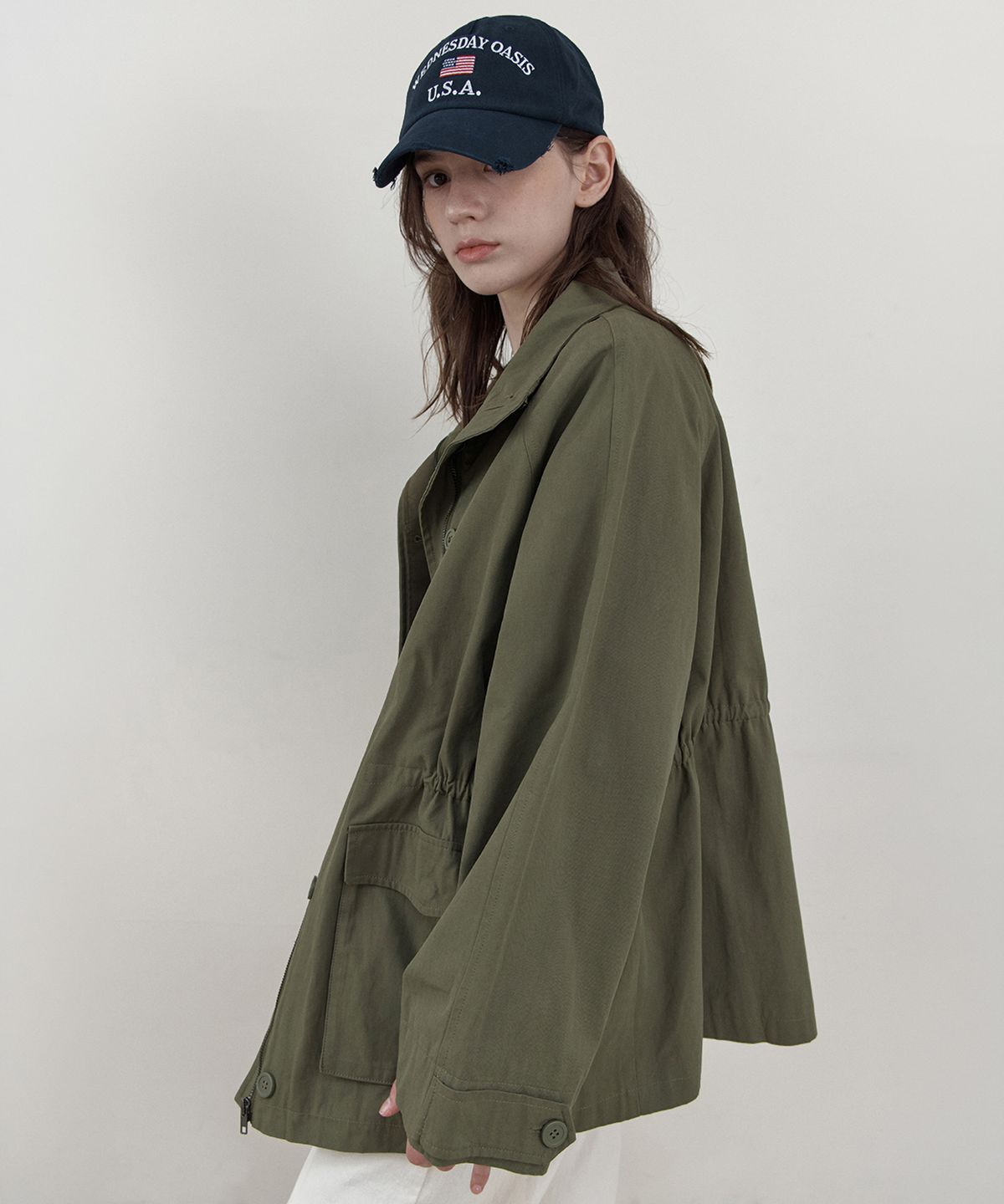 웬즈데이오아시스 포 우먼(WEDNESDAYOASISFORWOMEN) [Atelier Edition] 워크 코튼 하이넥 자켓_KHAKI(WCB6OT03)