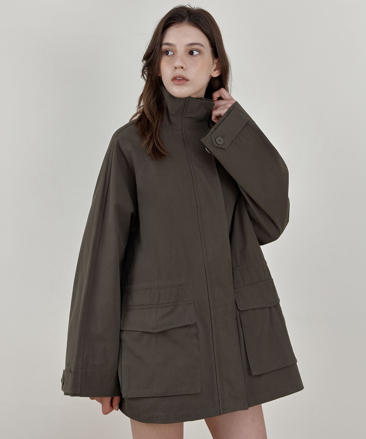 웬즈데이오아시스 포 우먼(WEDNESDAYOASISFORWOMEN) [Atelier Edition] 워크 코튼 하이넥 자켓_KHAKI BROWN(WCB6OT03)