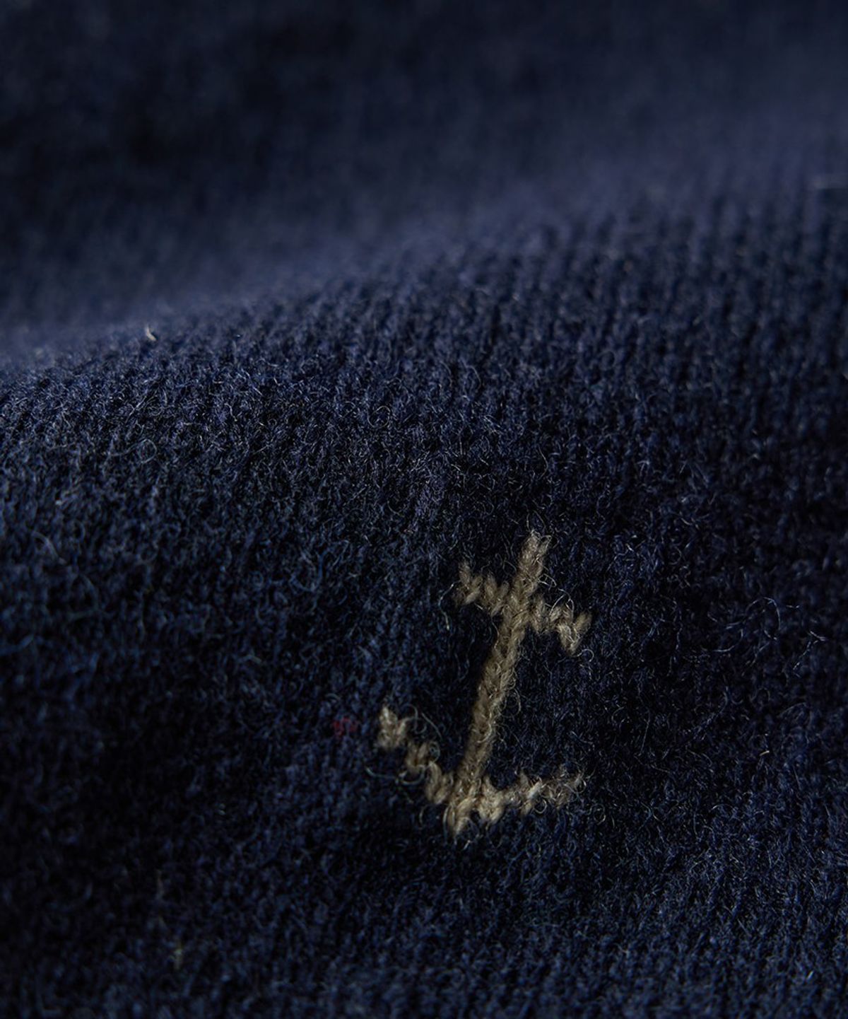 건지 울른스(Guernsey Woollens) 셔틀랜드울 브이넥 베스트 - 제트 네이비