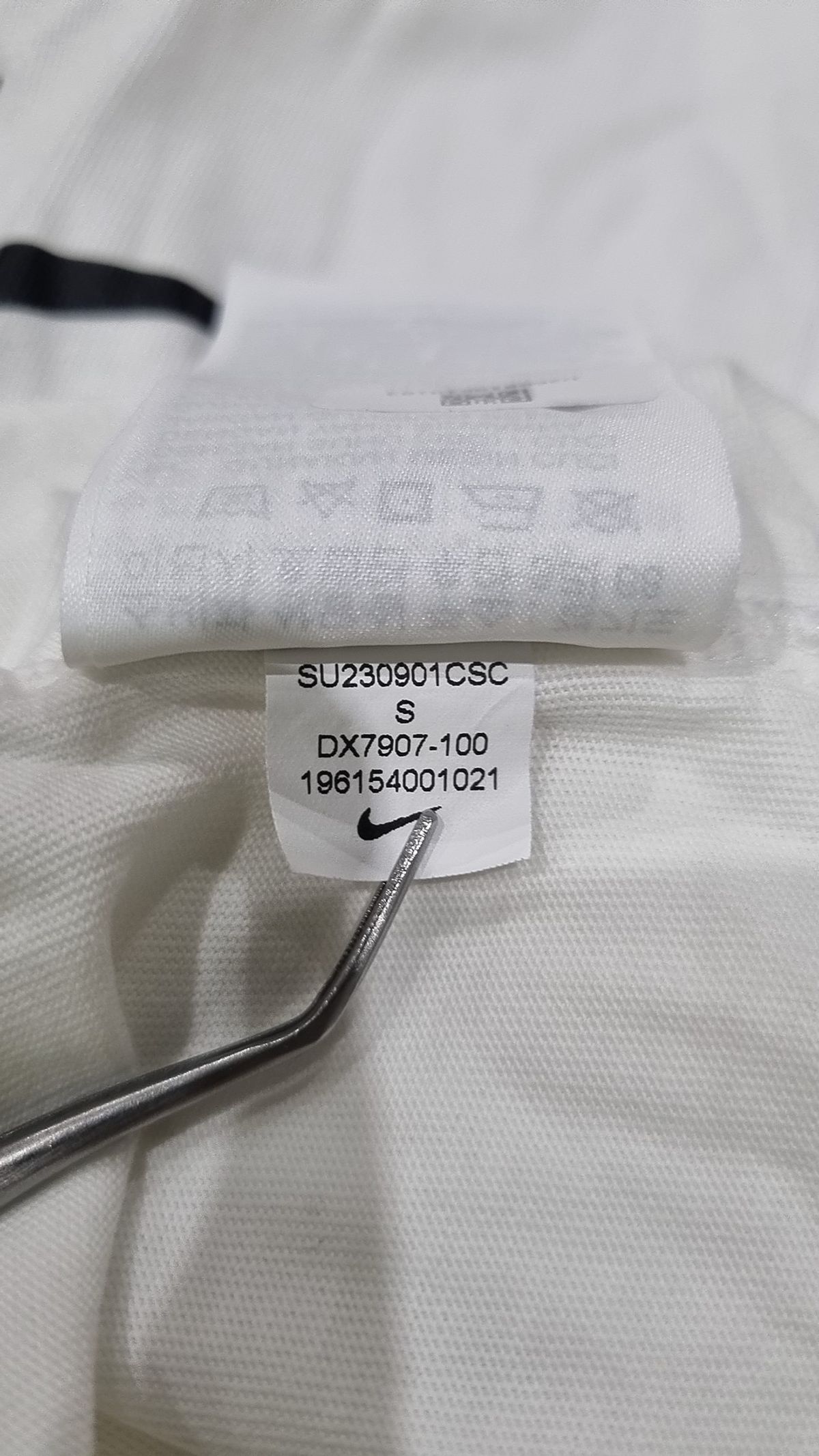나이키(NIKE) 스포츠웨어 에센셜 로고 티셔츠 W - 화이트 / DX7907-100 S
