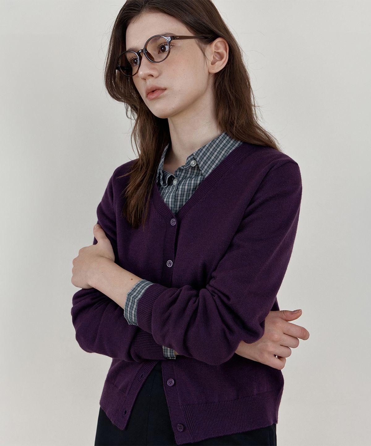 웬즈데이오아시스 포 우먼(WEDNESDAYOASISFORWOMEN) 누크 울 브이넥 가디건_PURPLE(WCB6KN102)
