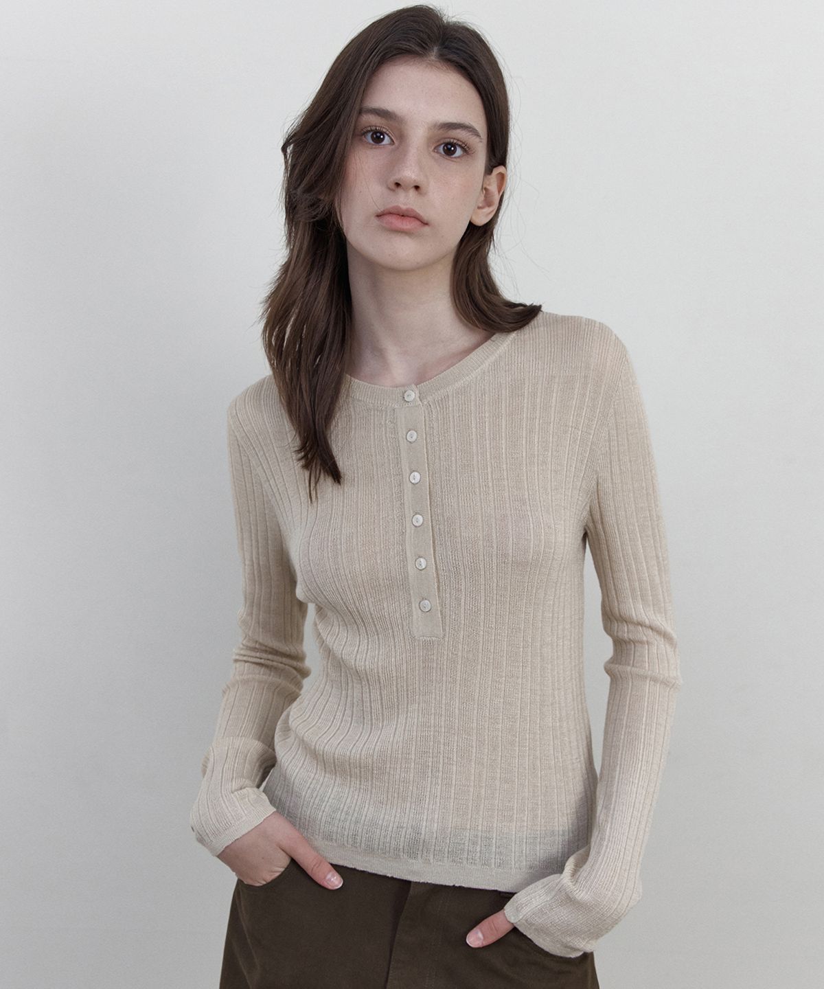 웬즈데이오아시스 포 우먼(WEDNESDAYOASISFORWOMEN) 베로 골지 헨리넥 니트_LIGHT BEIGE(WCB6KN115)