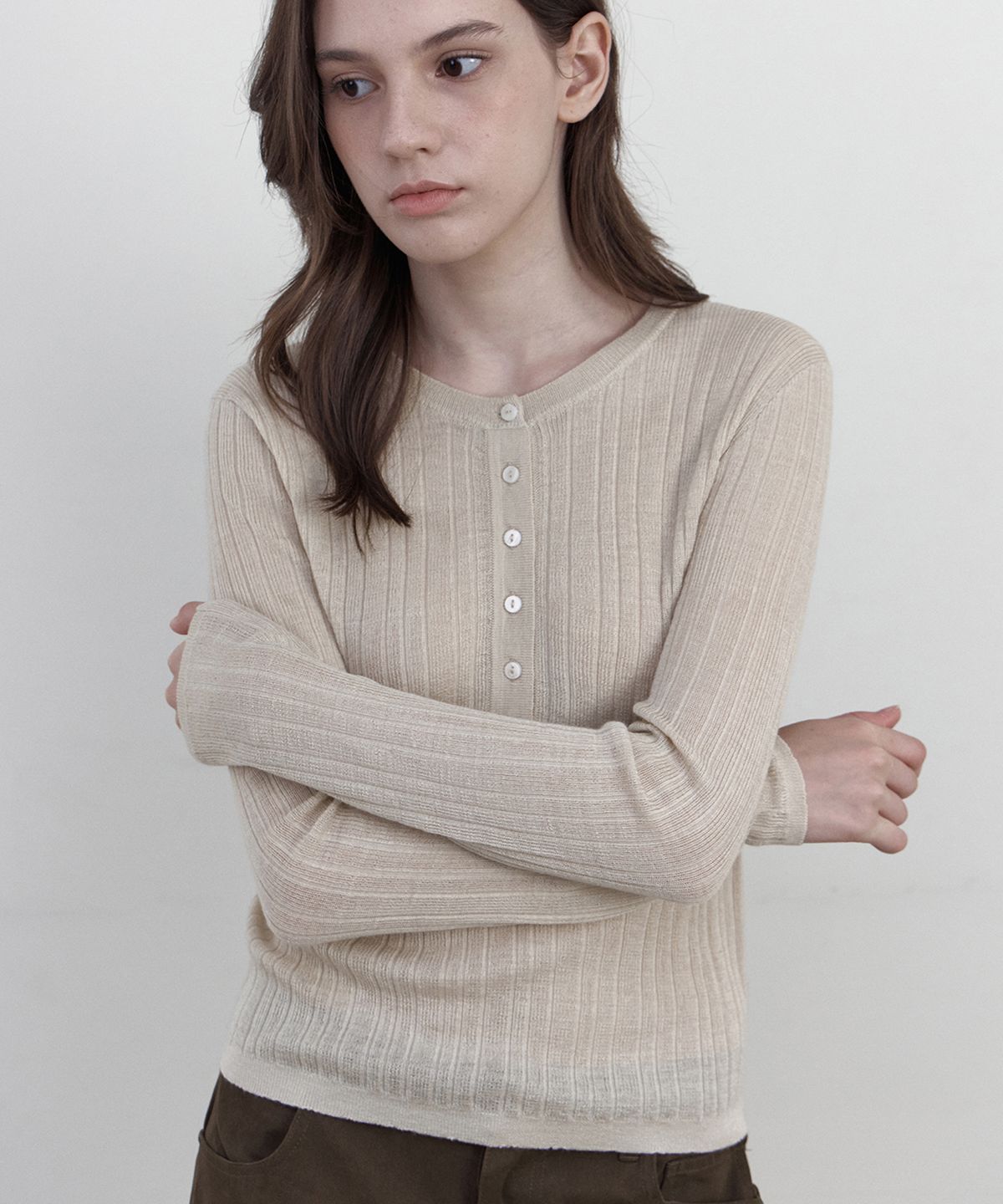 웬즈데이오아시스 포 우먼(WEDNESDAYOASISFORWOMEN) 베로 골지 헨리넥 니트_LIGHT BEIGE(WCB6KN115)