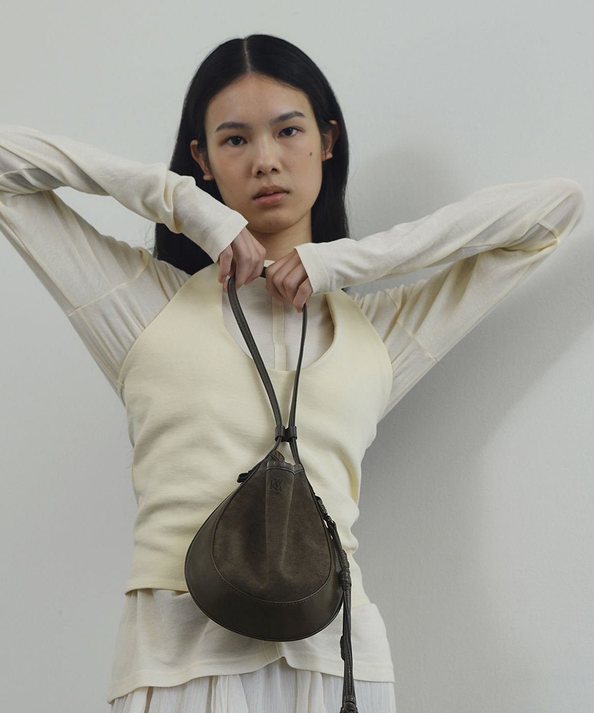 콰니(KWANI) Curvee Hobo Bag Suede Mini Brown