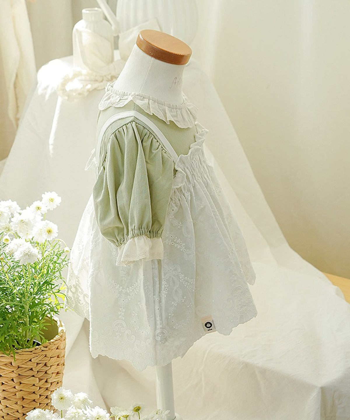 아림클로젯(ARIMCLOSET) 싱그러운 꽃잎에 쪼꼬미 마음도 살랑살랑 - 아기 올리브 블라우스