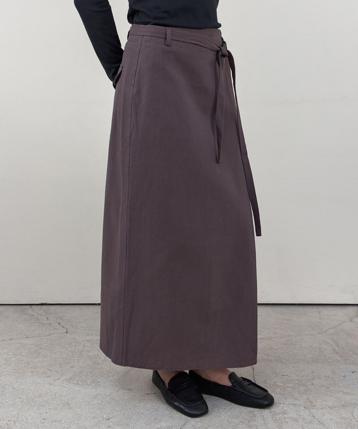 웬즈데이오아시스 포 우먼(WEDNESDAYOASISFORWOMEN) 빈티지 워시드 랩 스커트_VINTAGE BROWN(WB6SK06)