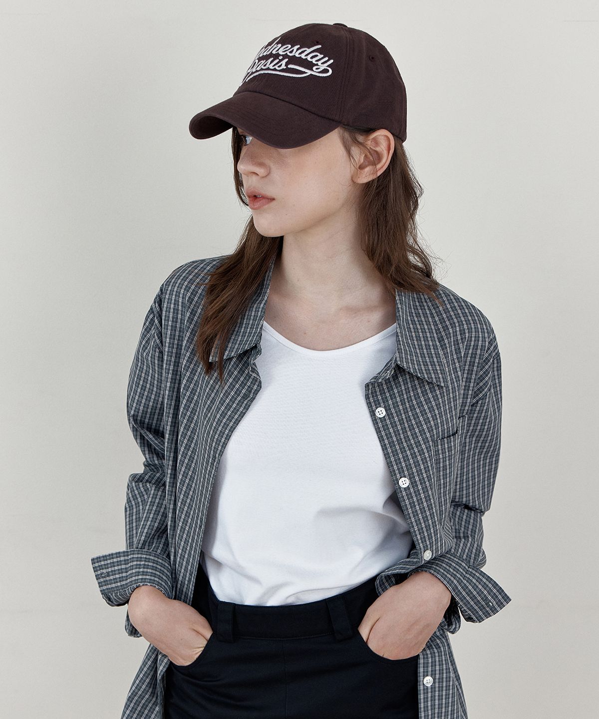웬즈데이오아시스 포 우먼(WEDNESDAYOASISFORWOMEN) 오아시스 레터링 워시드 볼캡_BERRY BROWN(WB6AC08)