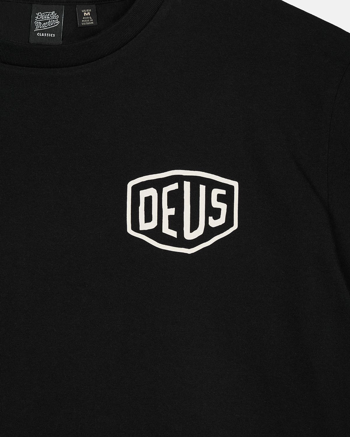 데우스 엑스 마키나(DEUS EX MACHINA) Seoul College Address Tee_Black