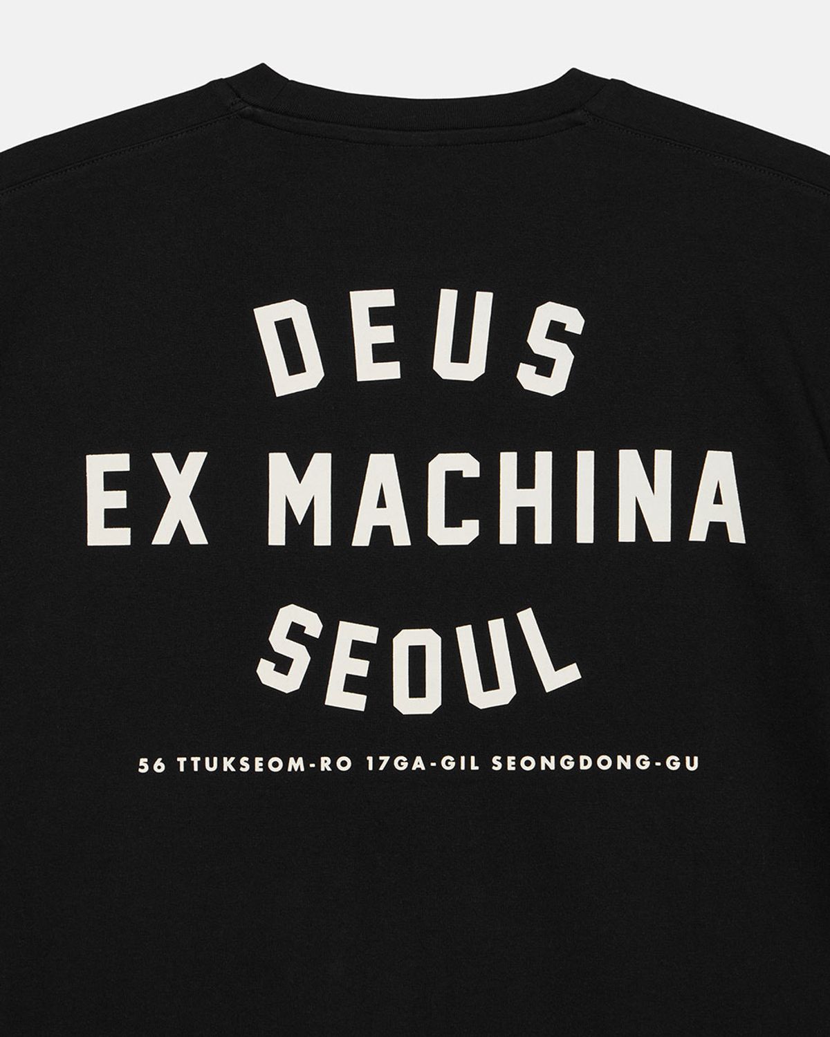데우스 엑스 마키나(DEUS EX MACHINA) Seoul College Address Tee_Black