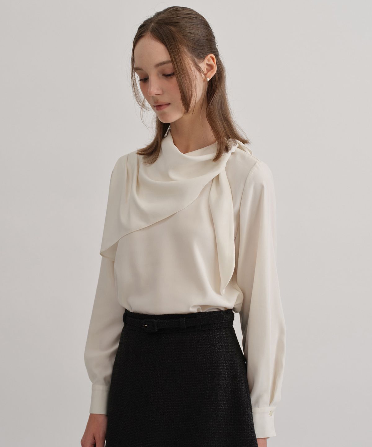 토와브(TOWAV) LU RUFFLE TIE BLOUSE_CREAM