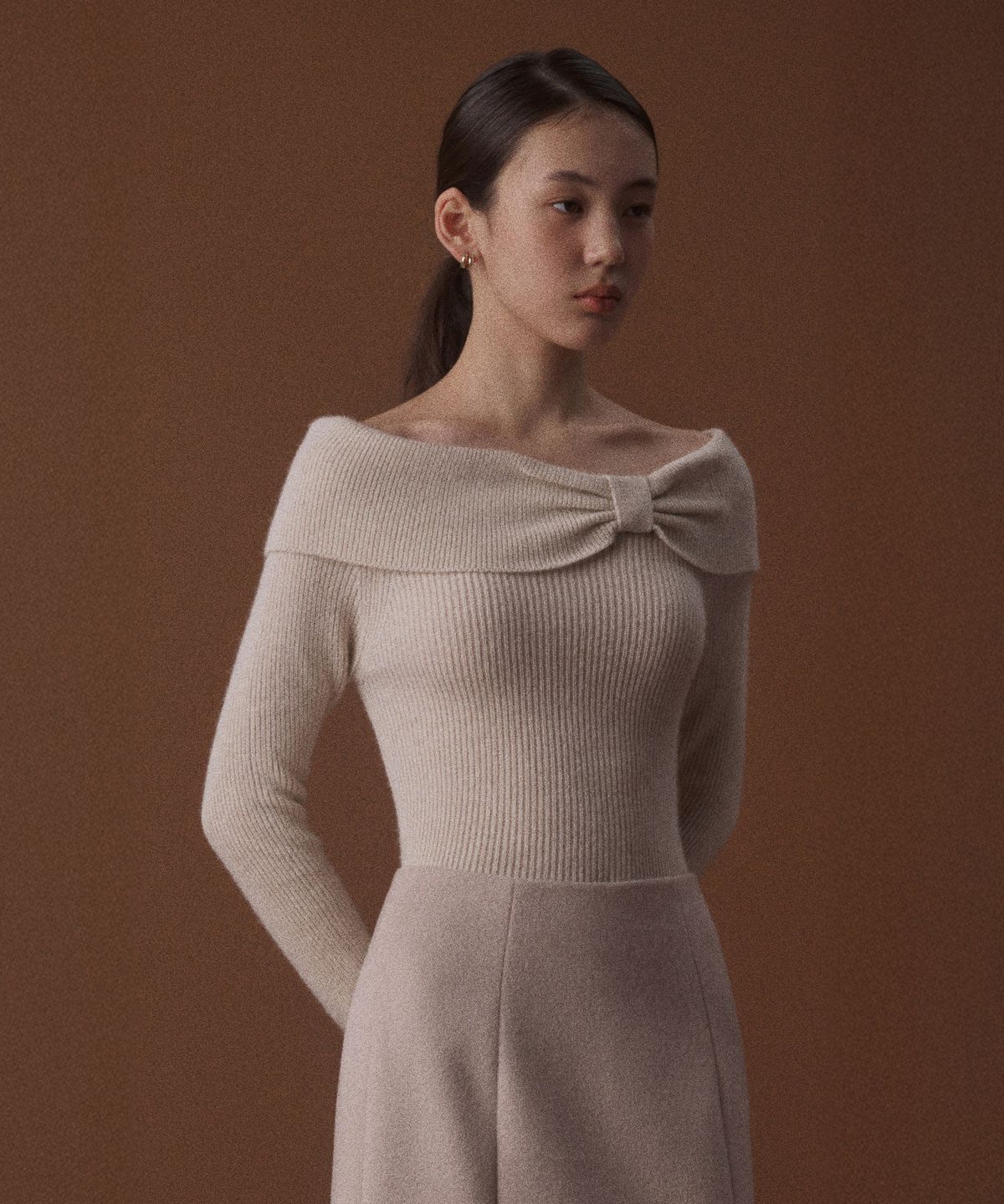 토와브(TOWAV) VONNY OFF SHOULDER KNIT_OAT CREAM