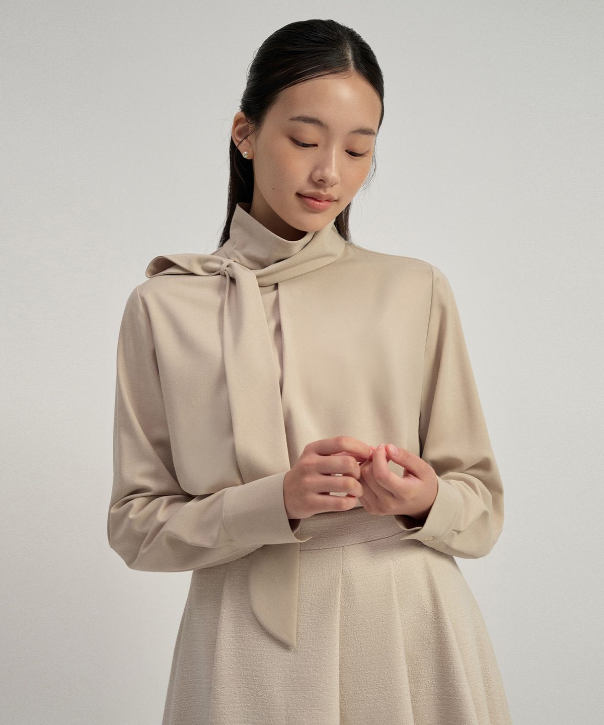 토와브(TOWAV) NELI TIE BLOUSE_BEIGE