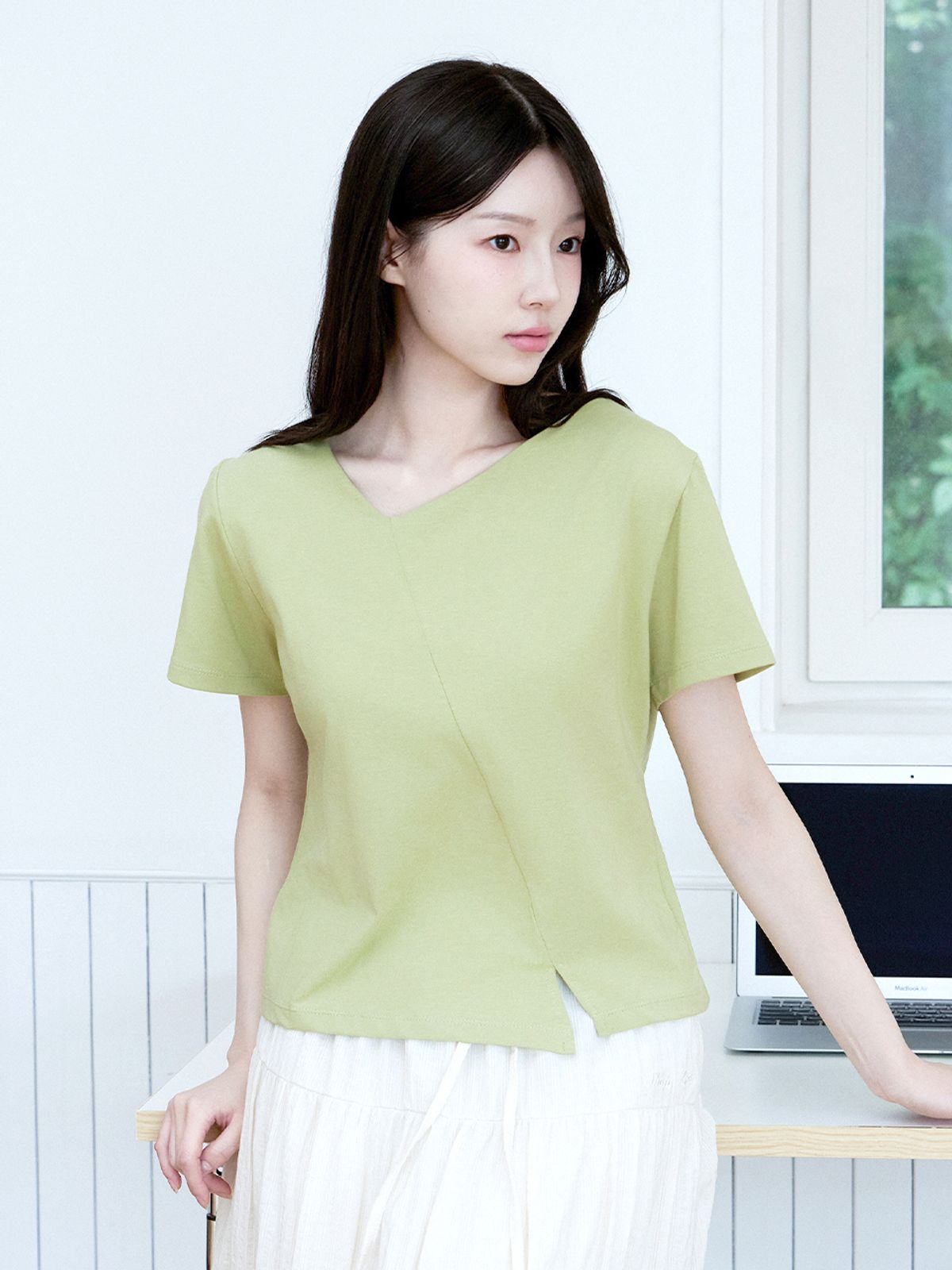 샵아라(SHOP,ARA) 언발란스 슬릿 티셔츠_올리브