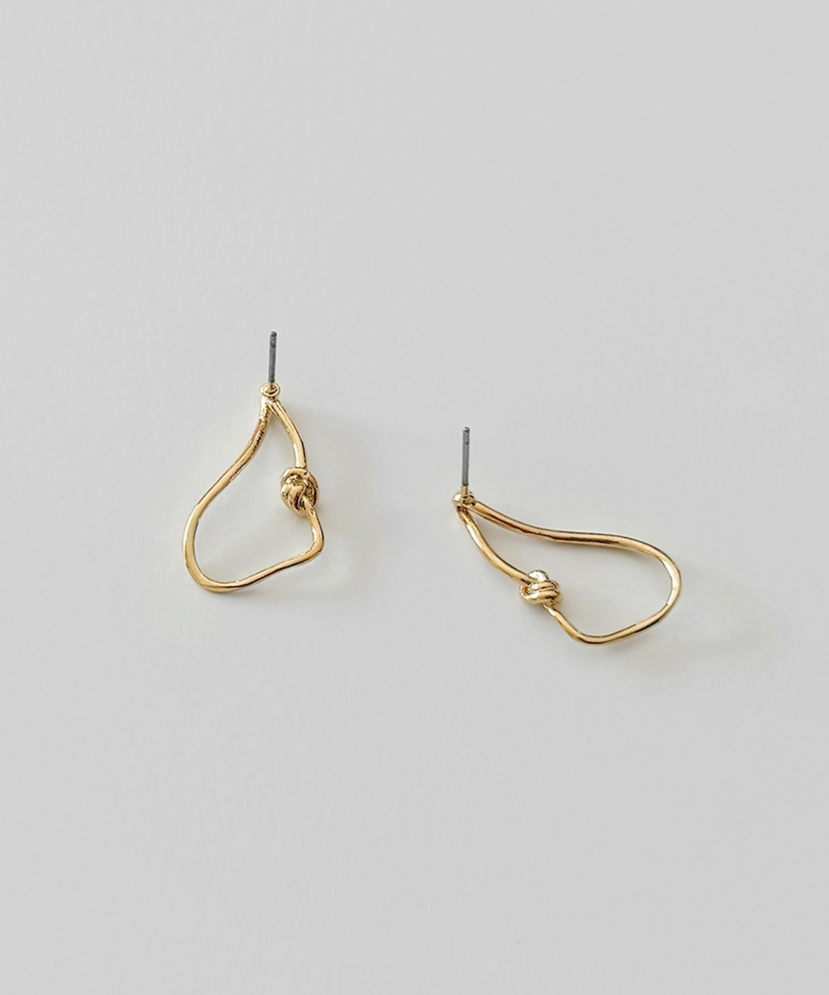 판타스틱 플래닛(FANTASTIC PLANET) flow knot earrings (2colors)