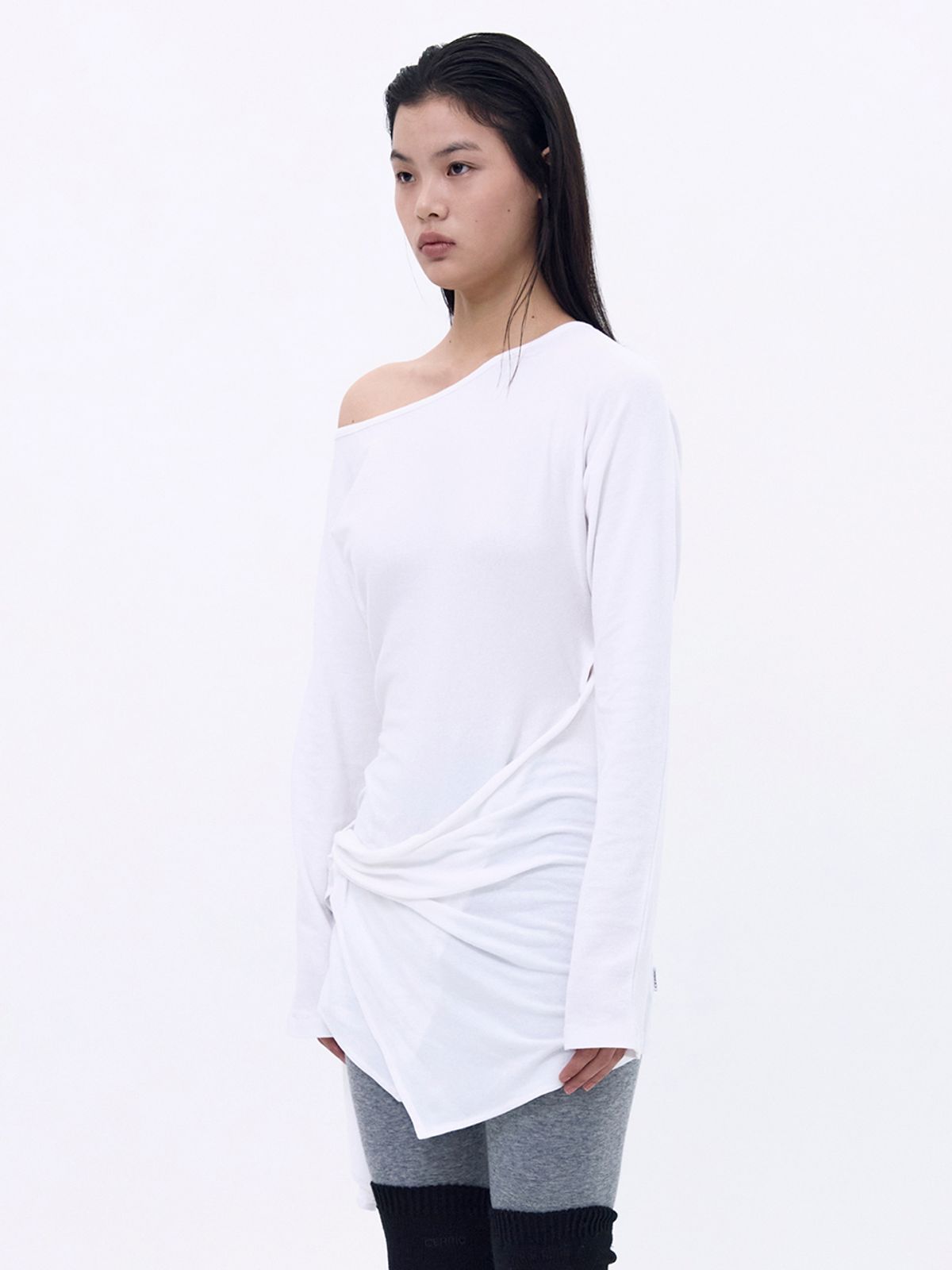 세릭(CERRIC) Draped Hook Top _ White