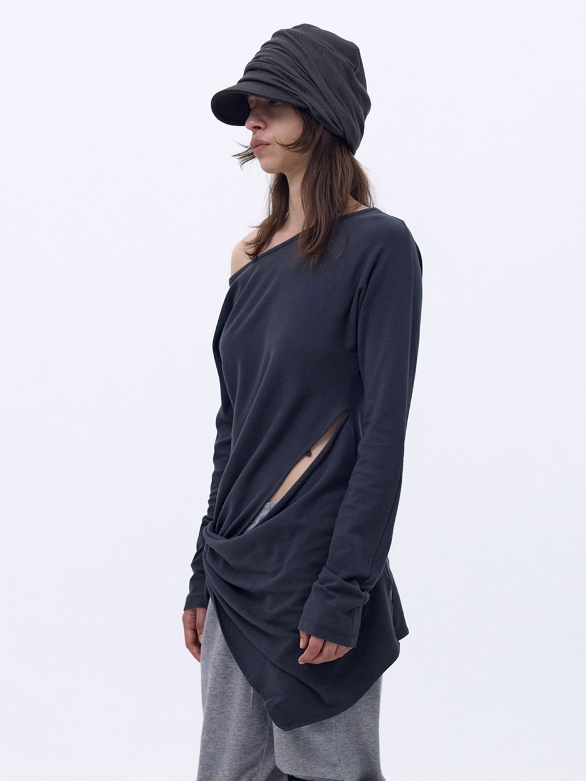 세릭(CERRIC) Draped Hook Top _ Dark Gray