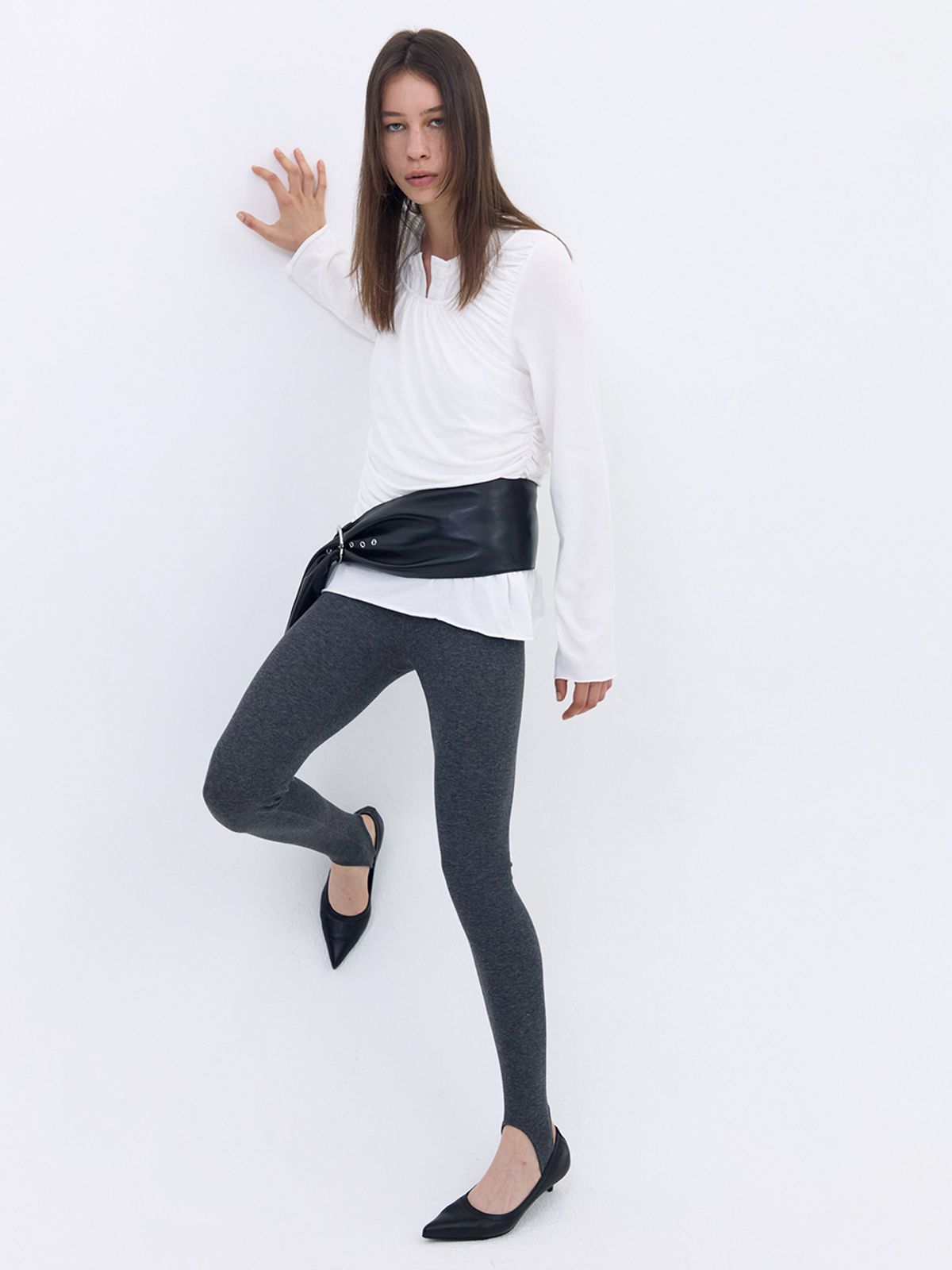 세릭(CERRIC) Foot Loop Leggings _ Charcoal