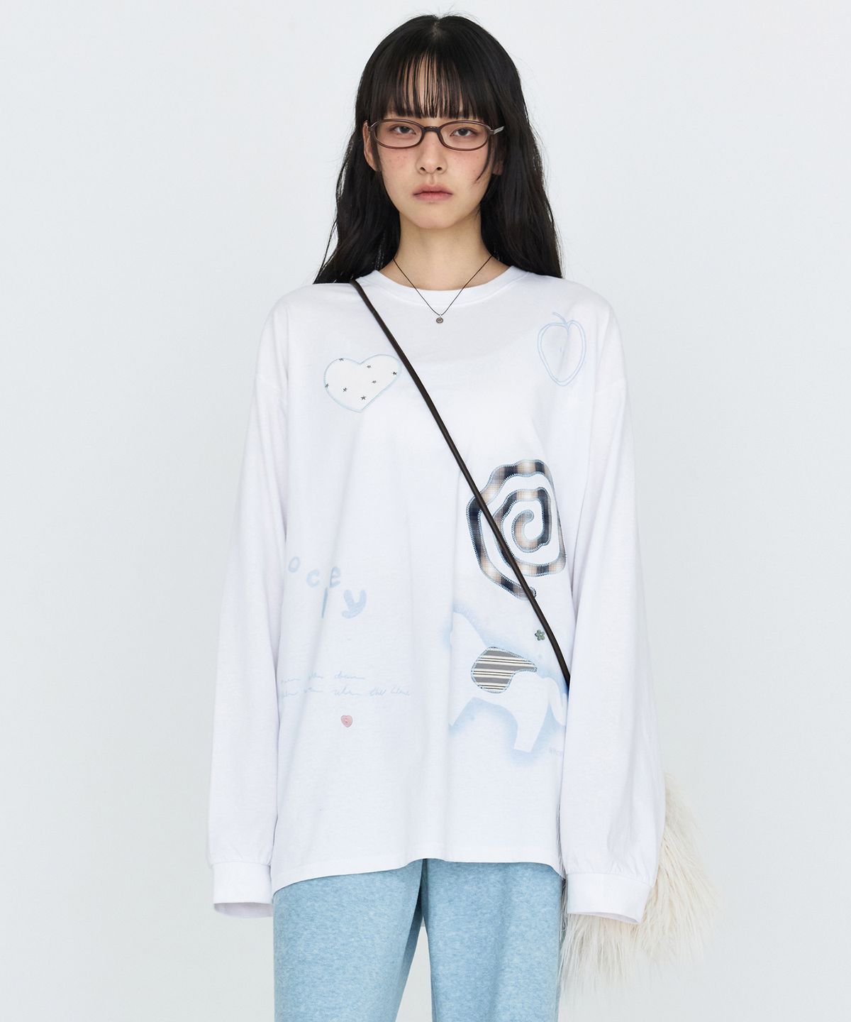 몽돌(MONGDOL) 패치워크 그래픽 긴팔 티셔츠 화이트 MDTS105WHITE