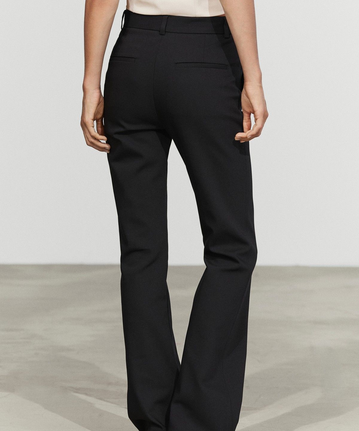 마시모두띠(MASSIMO DUTTI) 테크니컬 플레어 핏 팬츠