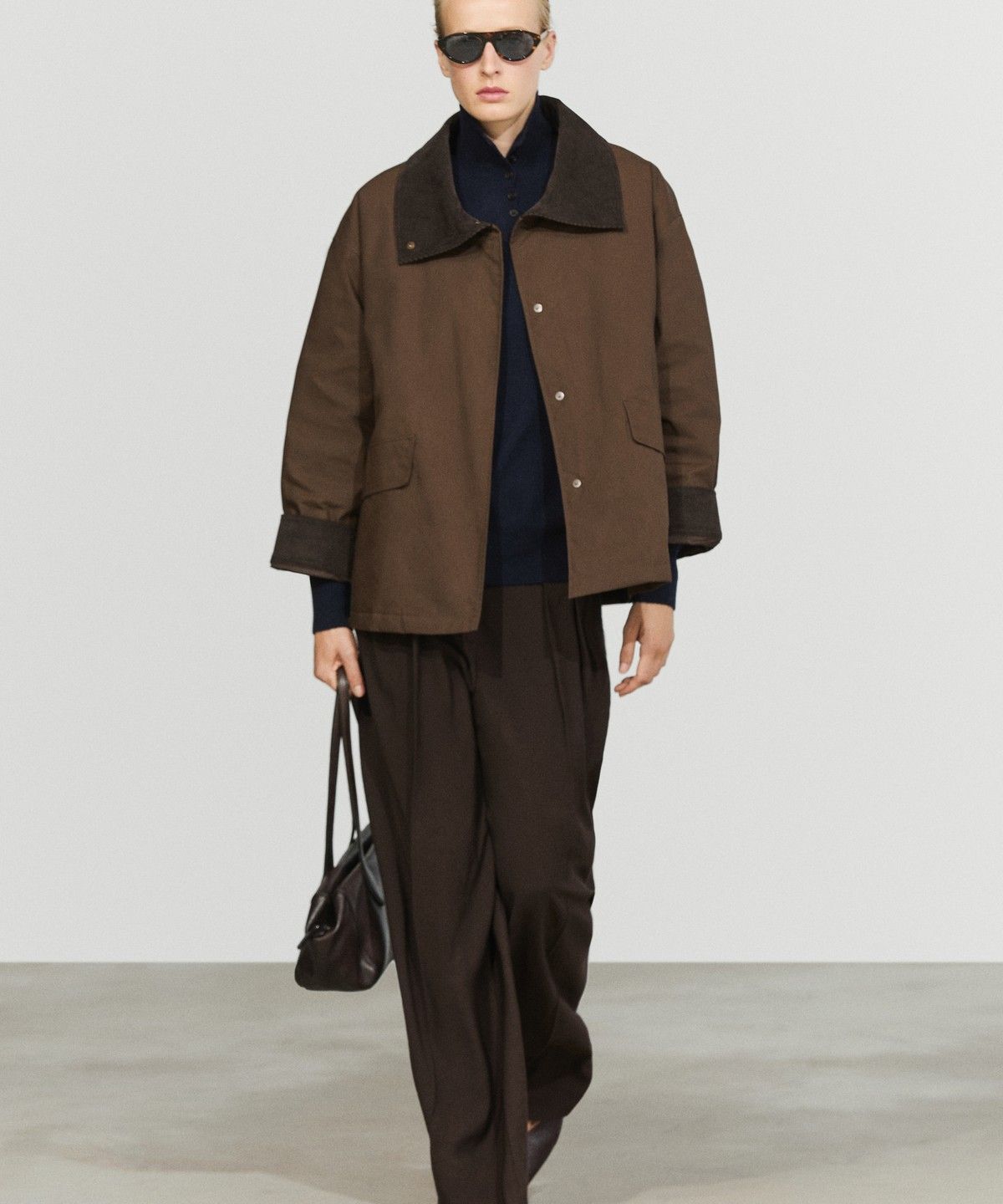 마시모두띠(MASSIMO DUTTI) 왁스 코팅 터틀넥 코듀로이 자켓