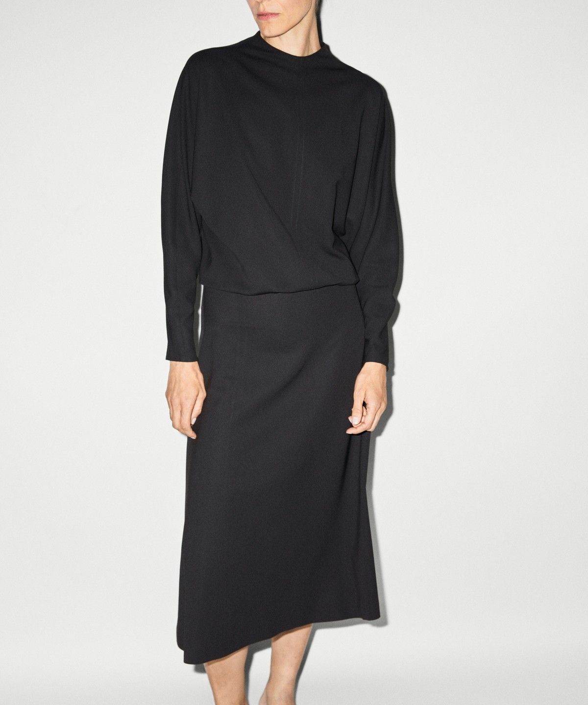 마시모두띠(MASSIMO DUTTI) 긴소매 미디 원피스