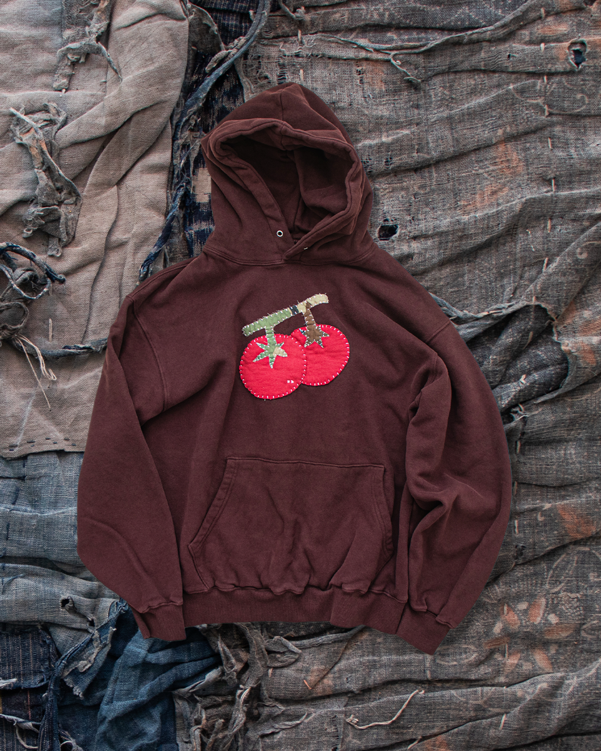 미디엄스(MEDIUMS) [MEDIUMS x TWO STANDARD] Sashiko Tomato Patch Hoodie  (미디엄스 x 투스탠다드 사시코 토마토 패치 후드티)