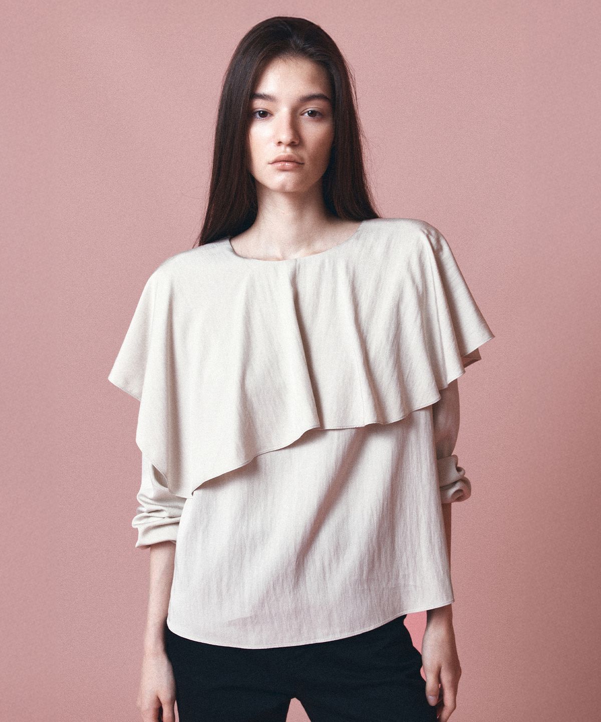 토와브(TOWAV) EDIT CAPE BLOUSE_CREAM