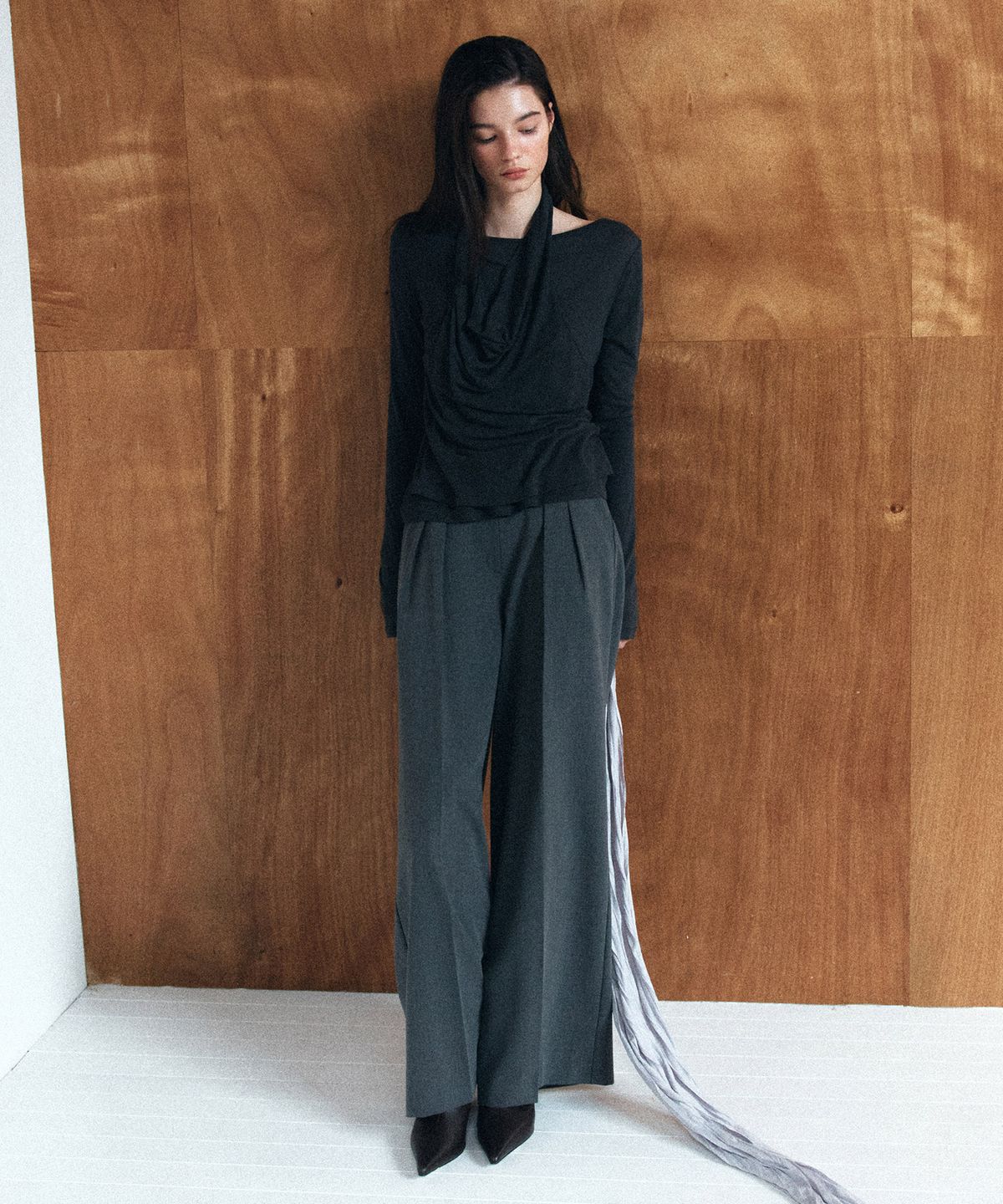 토와브(TOWAV) VEN HALTER LAYERED TEE_CHARCOAL