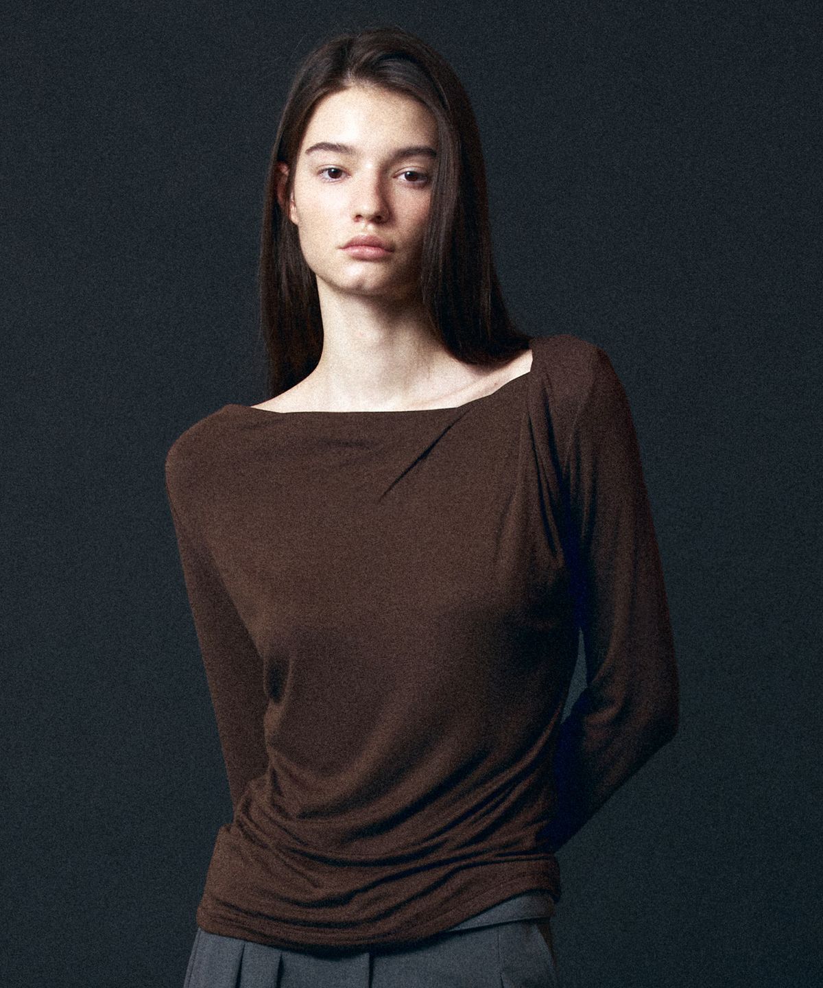 토와브(TOWAV) NEST COWL NECK TEE_BROWN