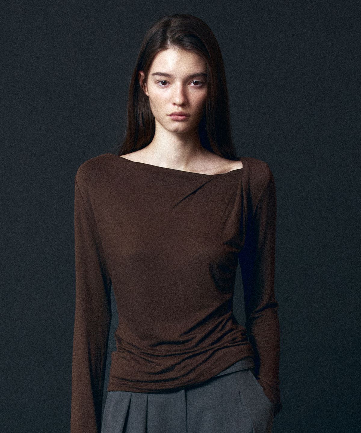 토와브(TOWAV) NEST COWL NECK TEE_BROWN