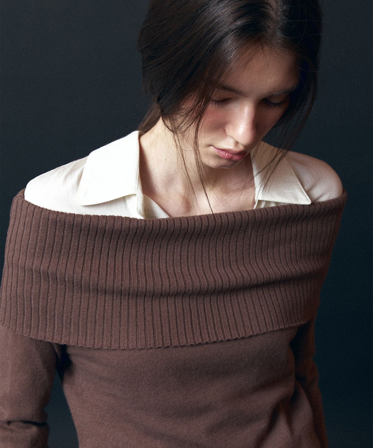 토와브(TOWAV) WEE OFF SHOULDER KNIT_MOCHA