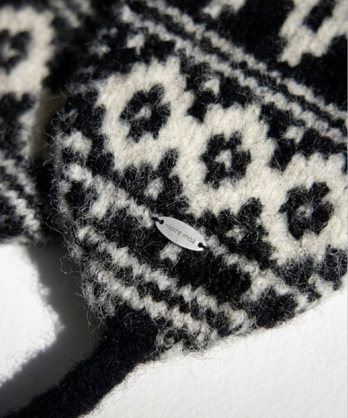 무아르모아(MOIREMOA) Frame Knit Ear Warmer-Black