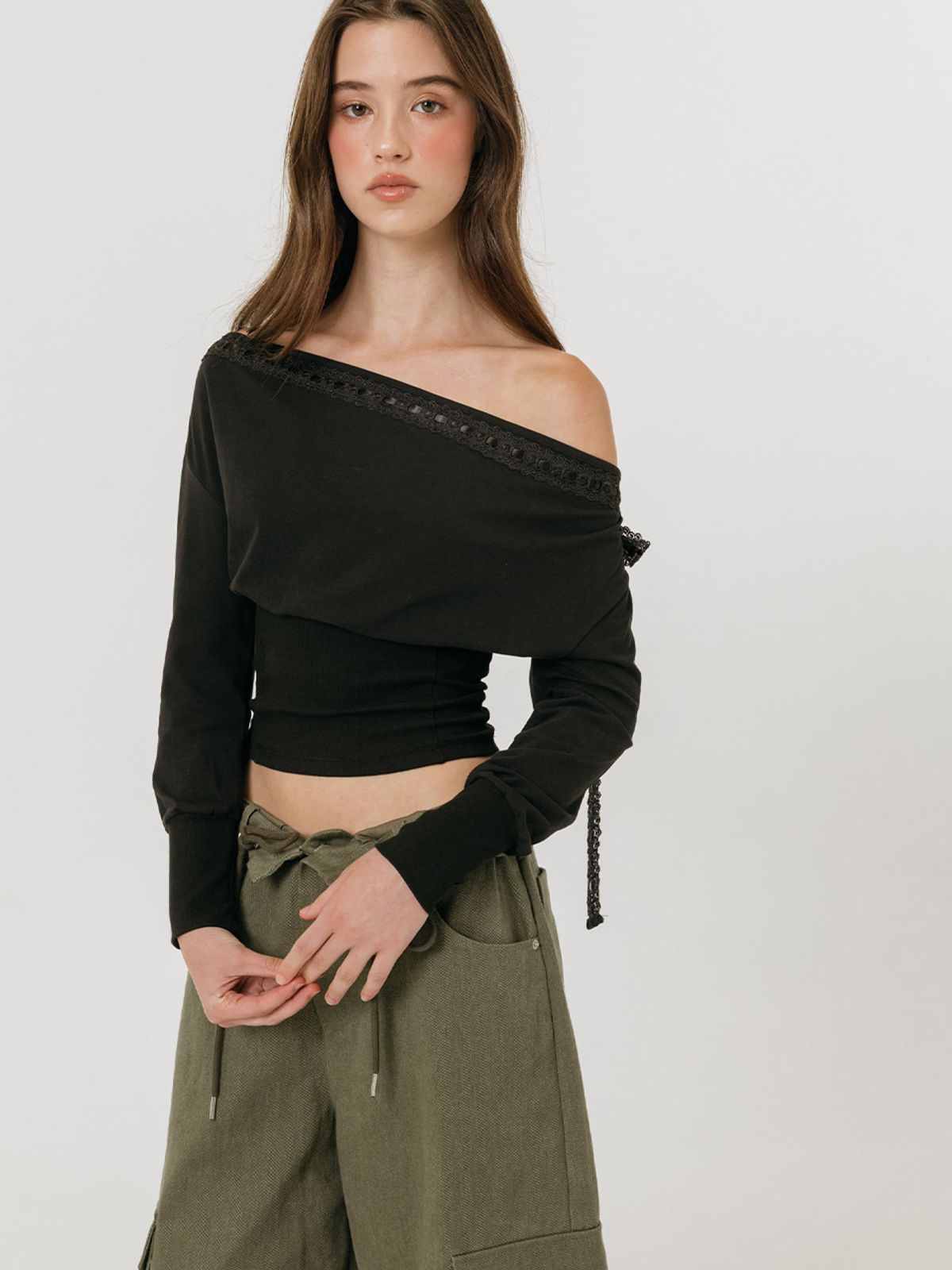 모이페어(MOIFAIRE) BERMUDA CARGO PANTS / KHAKI