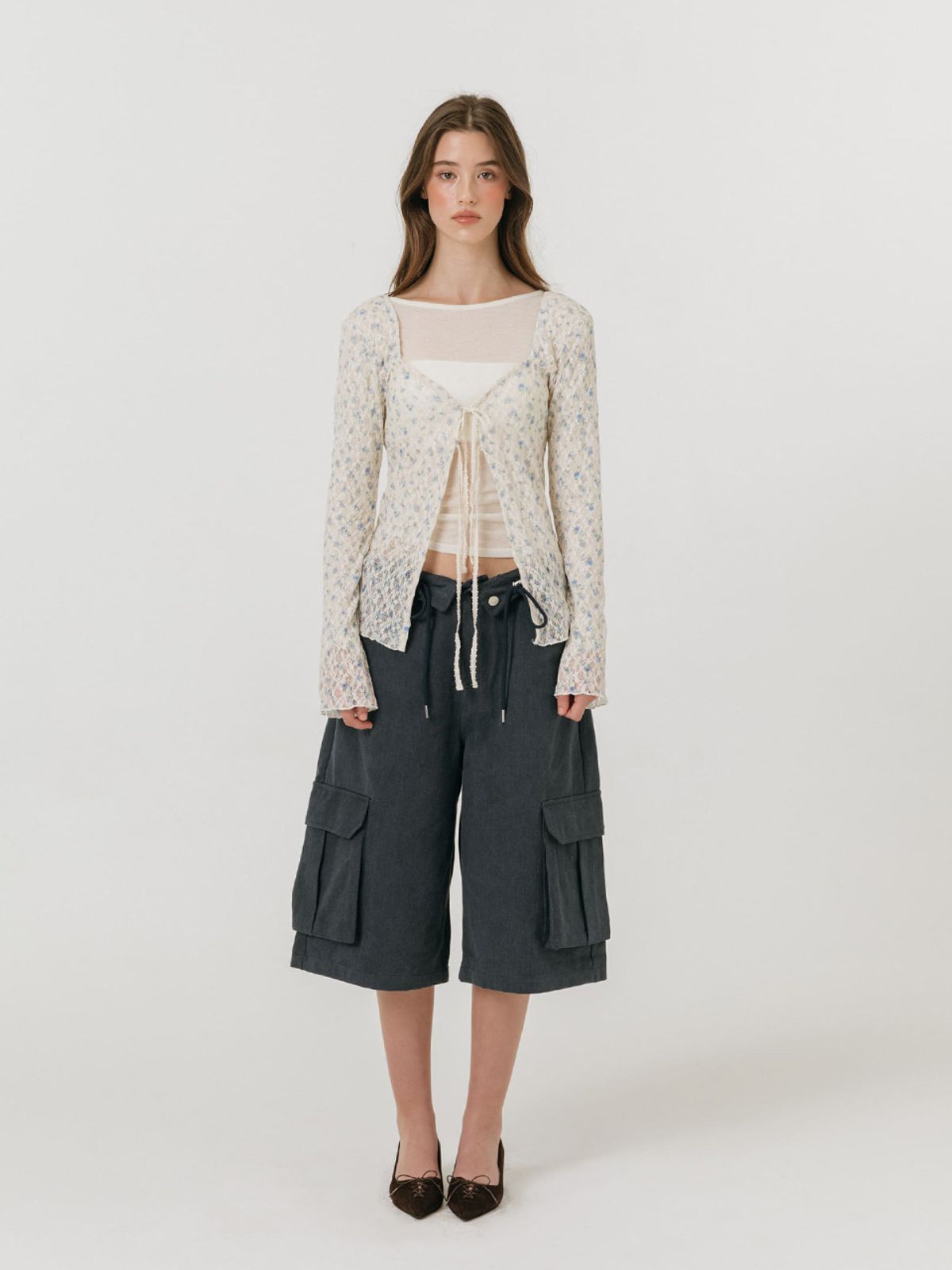 모이페어(MOIFAIRE) FLOWER STRAP CARDIGAN / BEIGE