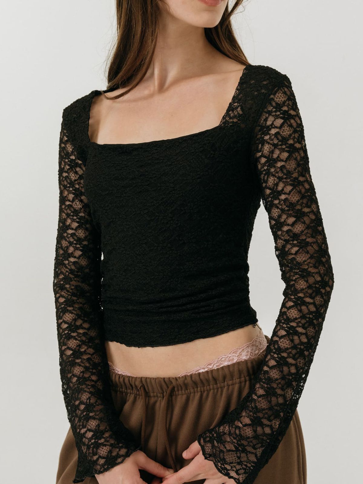 모이페어(MOIFAIRE) LACE SQUARE NECK TOP / BLACK